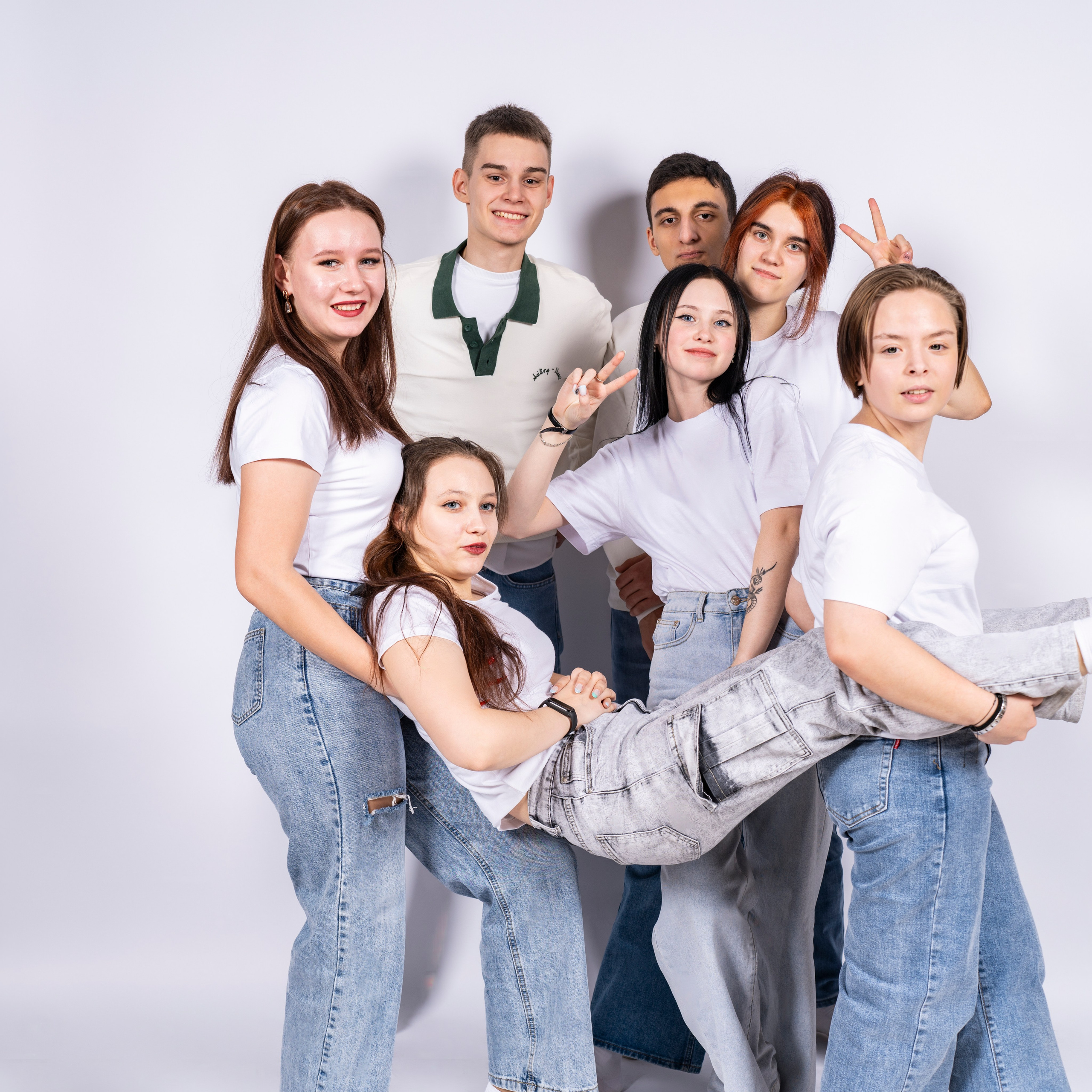 SelfiePlace создай свой альбом сам!. Студия выпускных альбомов VeryBook ®