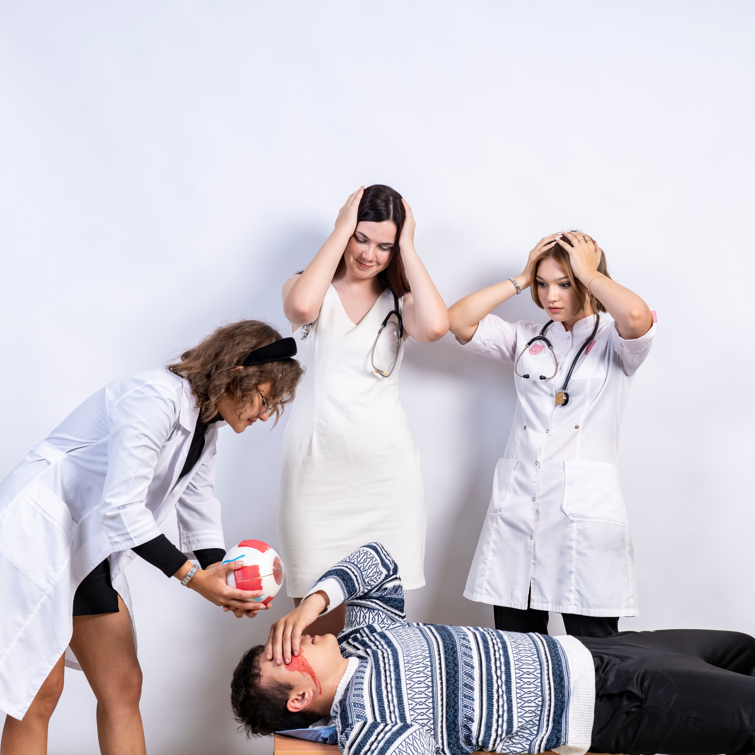 SelfiePlace создай свой альбом сам!. Студия выпускных альбомов VeryBook ®