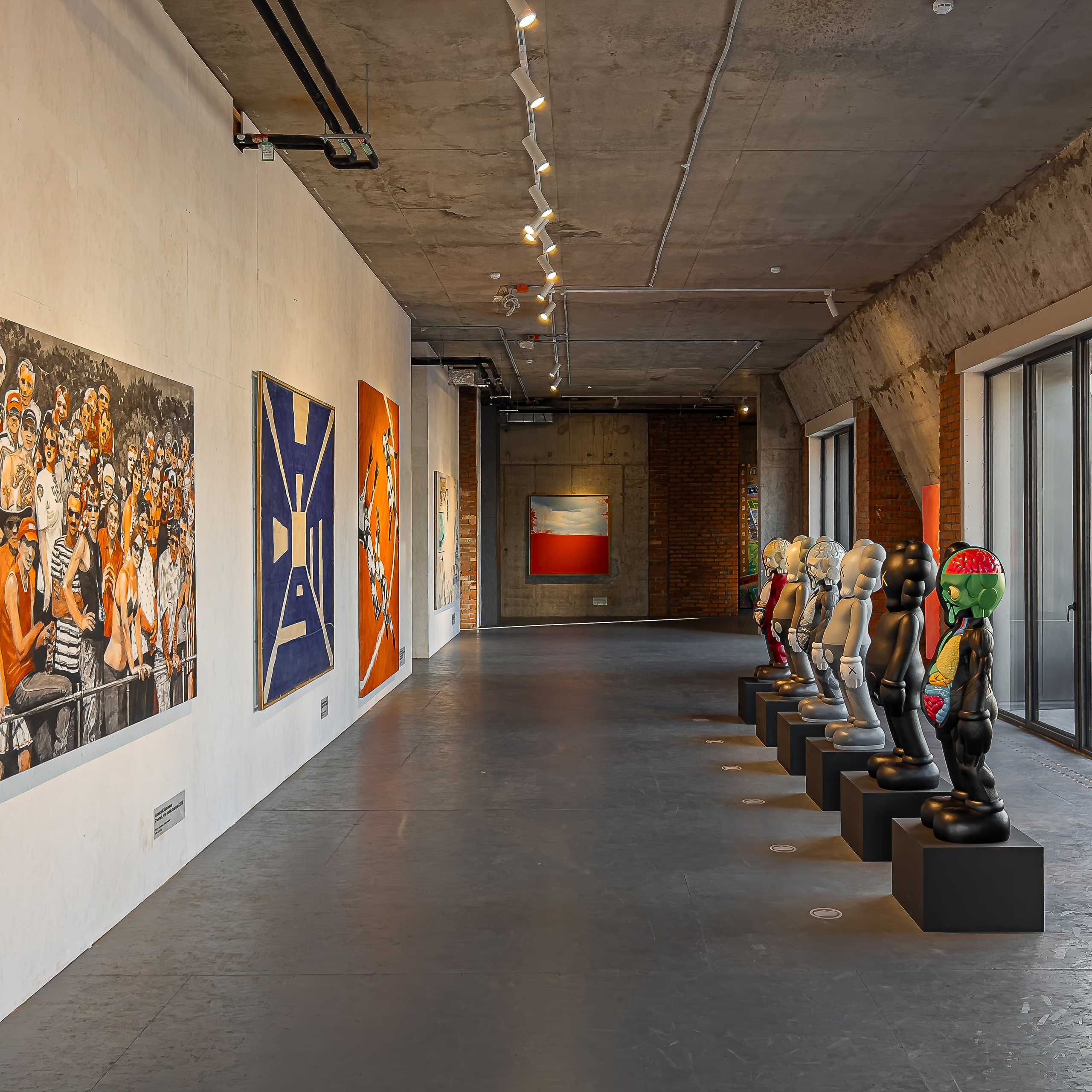 Галерея Vladey, дом с Атлантами