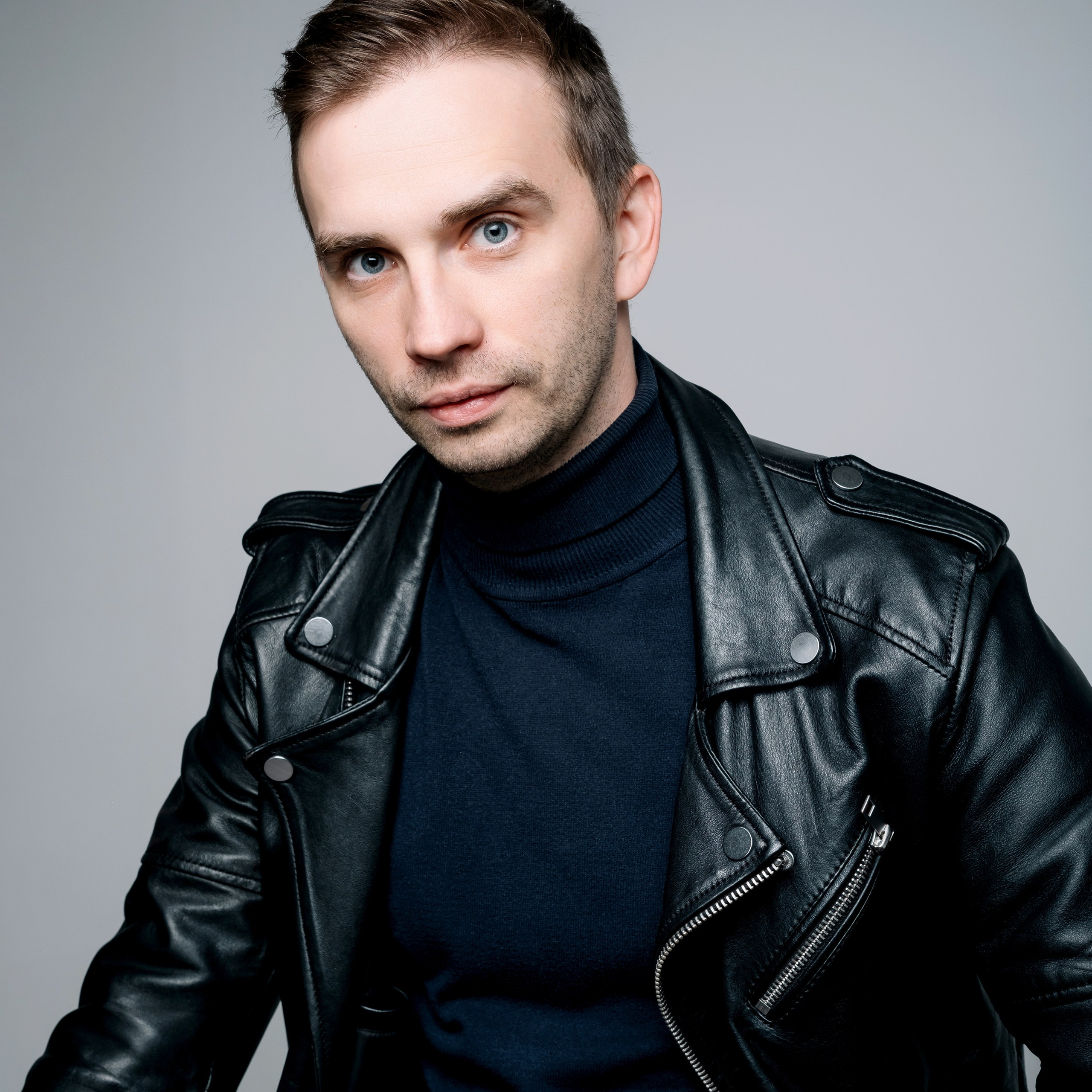 Александр Честный, (творческий псевдоним) режиссер, продюссер.