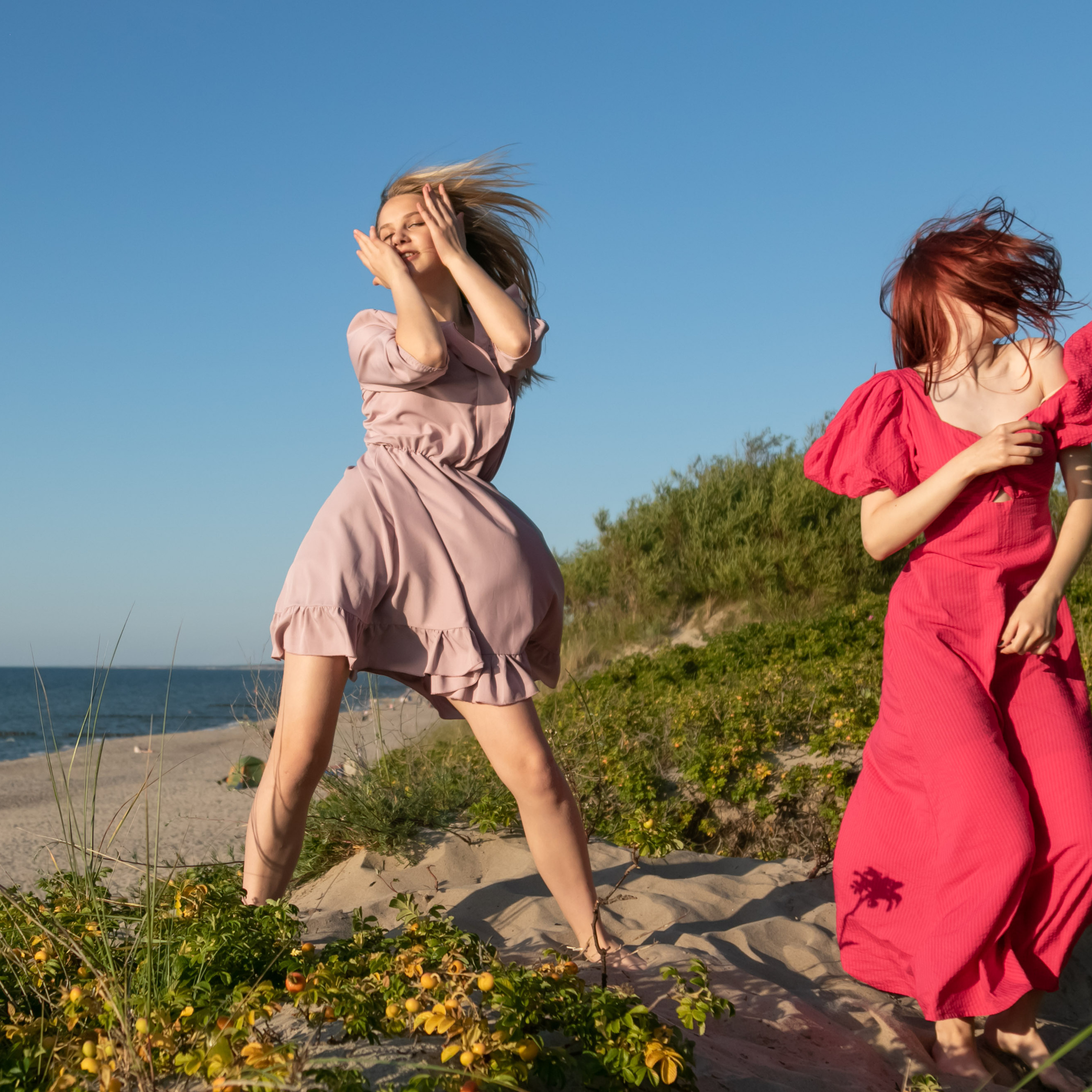 Танцуют все