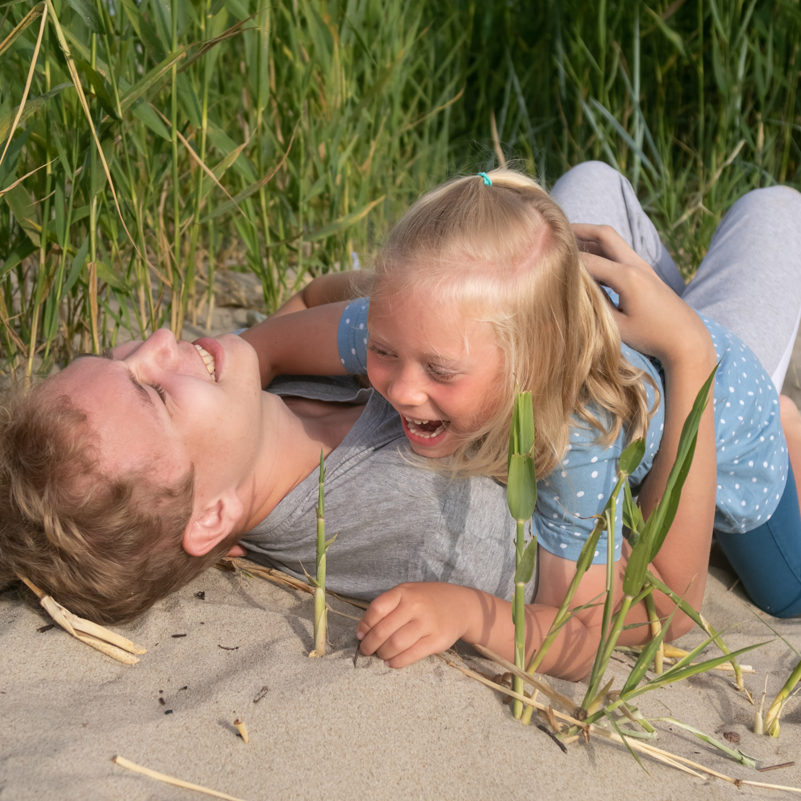 Старший брат и младшая сестра