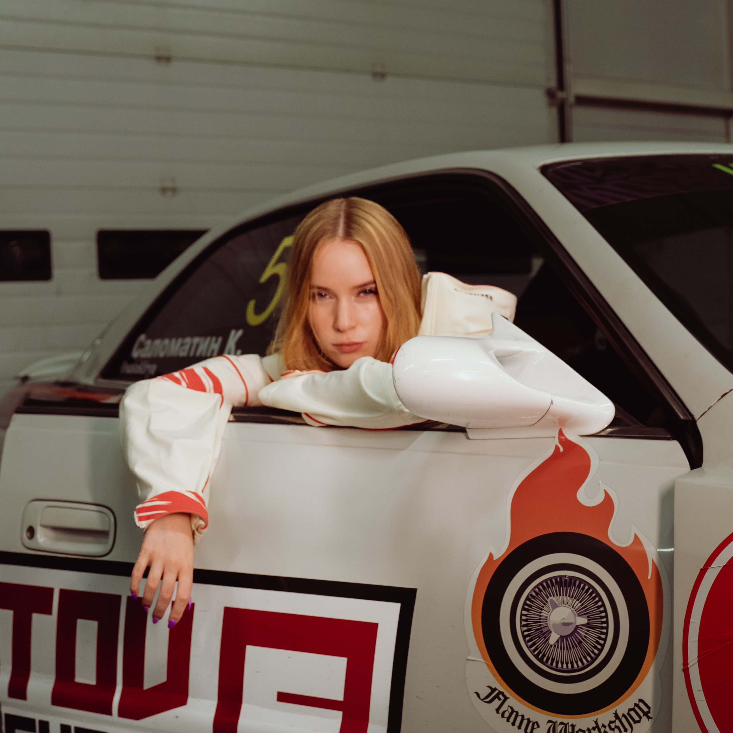 Рита — фотосессия с машиной