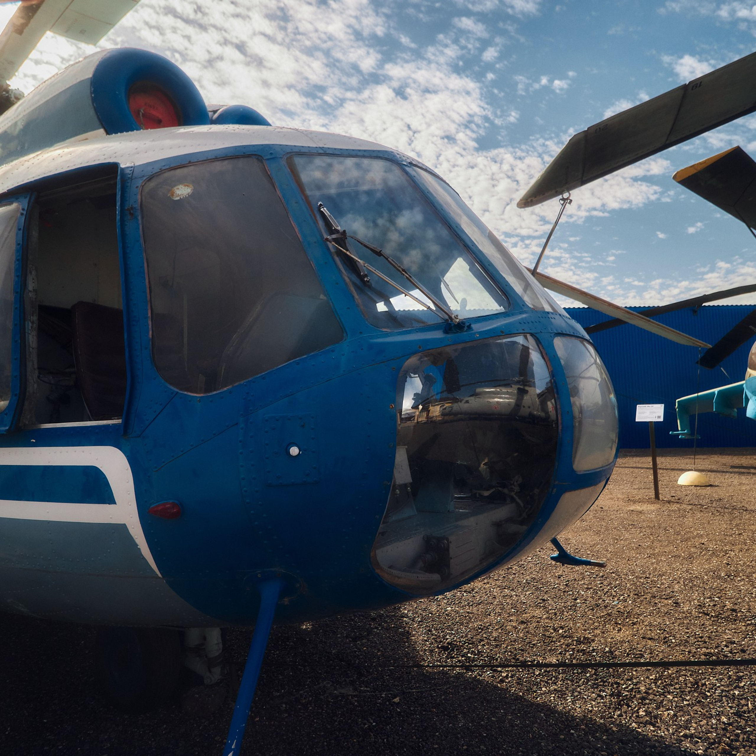 Вертолёт Ми-8, выставленный в Музее вертолётов в Торжке. фото 1