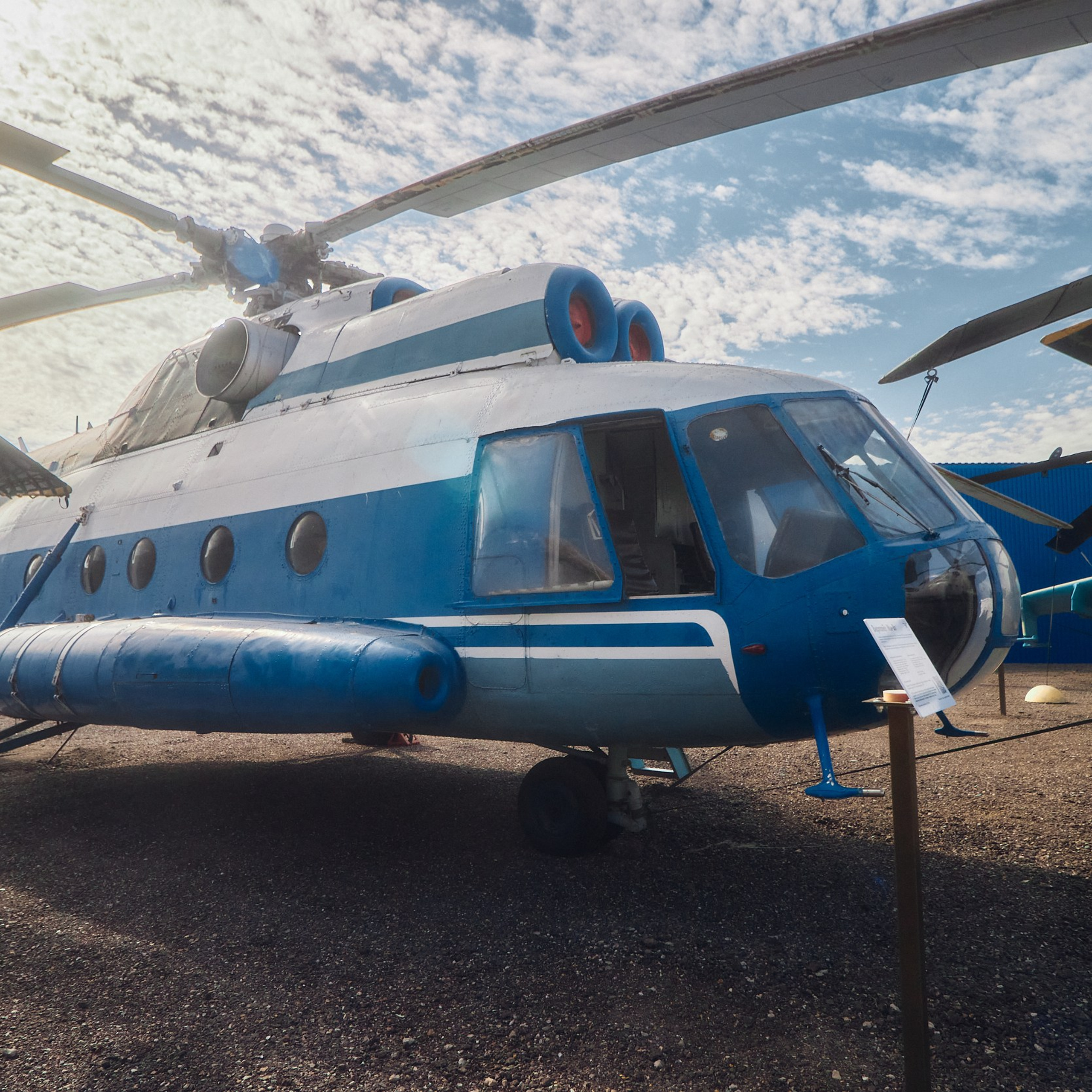 Вертолёт Ми-8, выставленный в Музее вертолётов в Торжке. фото 7