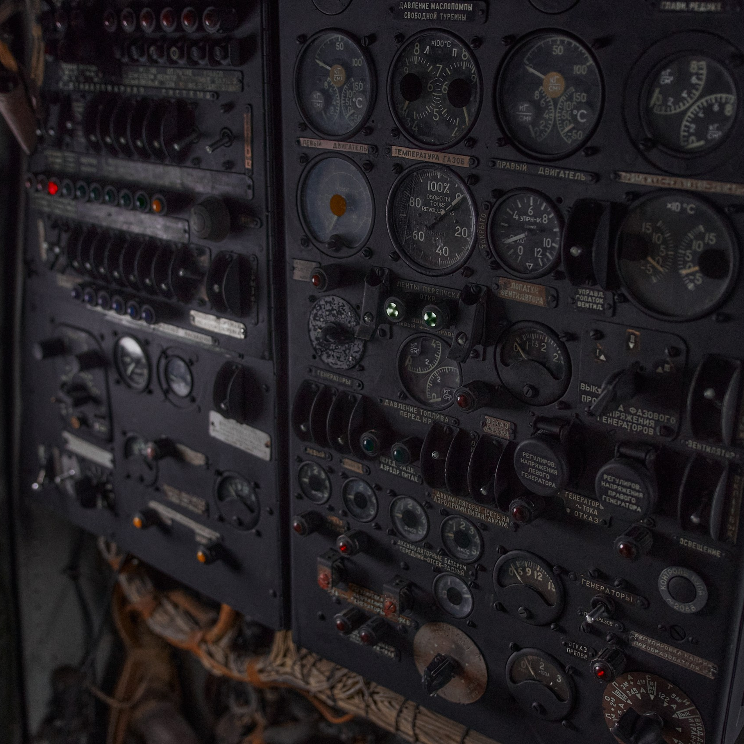 Вертолёт Ми 6 вид в кабине, выставленный в Музее вертолётов в Торжке. фото 1