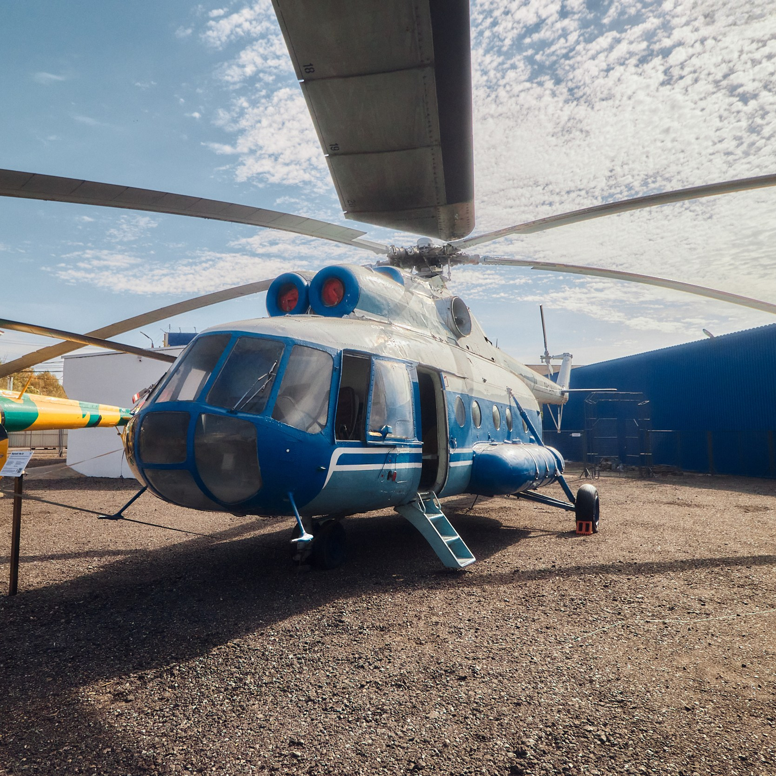 Вертолёт Ми-8, выставленный в Музее вертолётов в Торжке. фото 6