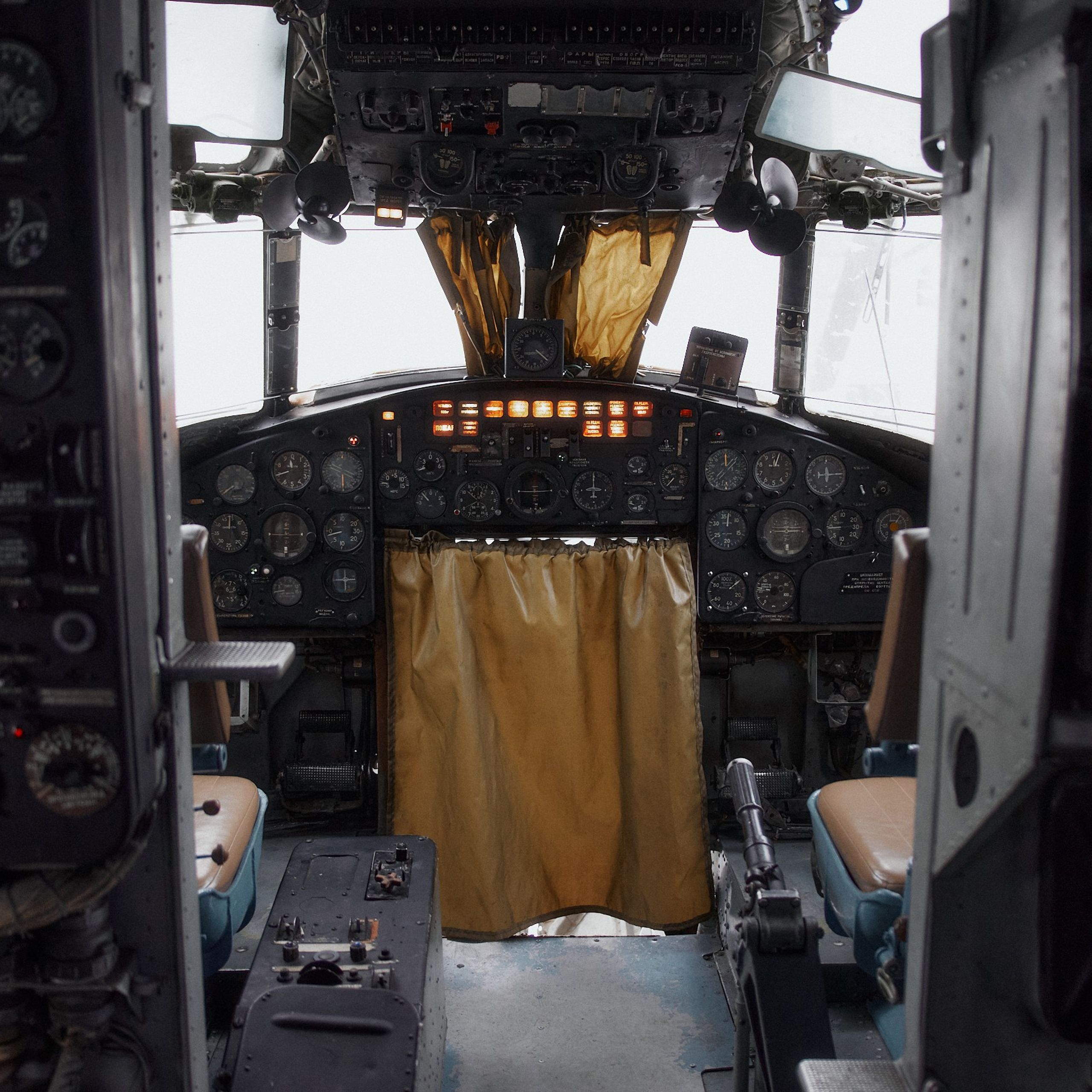 Вертолёт Ми 6 вид в кабине, выставленный в Музее вертолётов в Торжке. фото 7