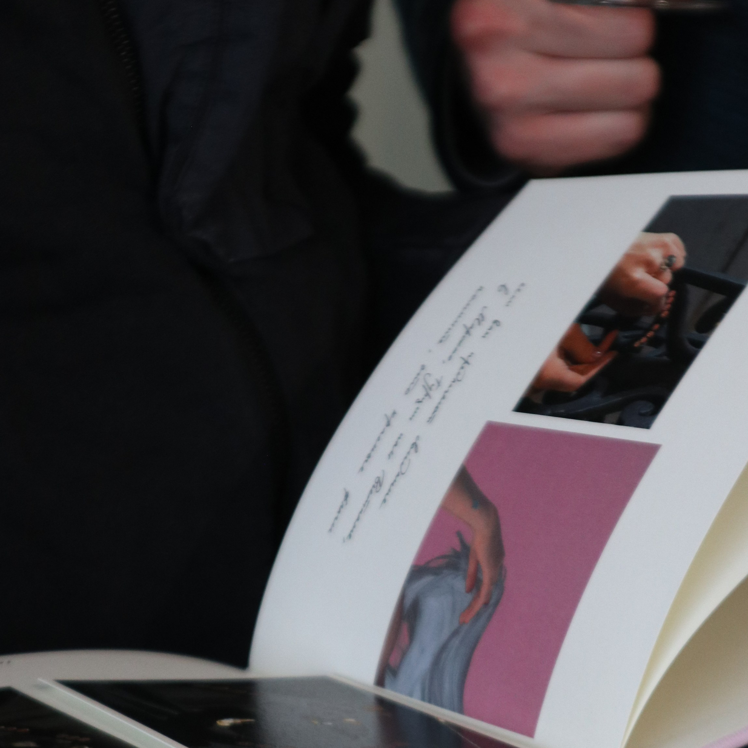 КНИГА ХУДОЖНИКА PINK WORD RED FLAG. Бюро Индульгенции Серафима Бучинская продюсер дизайнер художница СПб