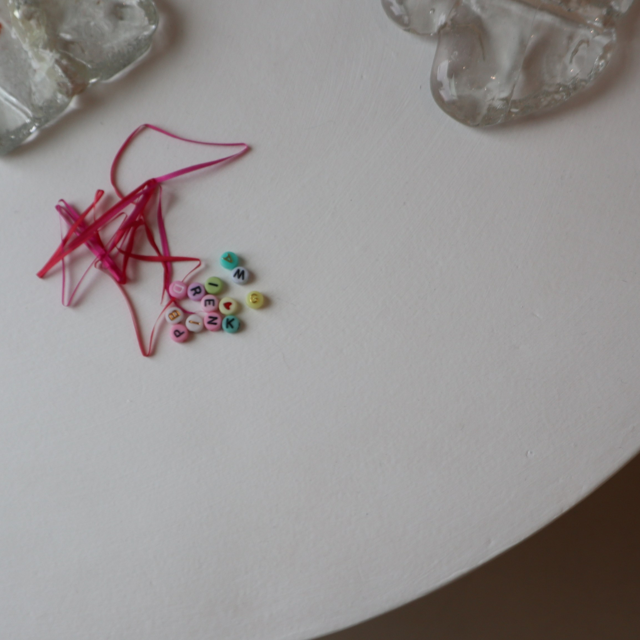 КНИГА ХУДОЖНИКА PINK WORD RED FLAG. Бюро Индульгенции Серафима Бучинская продюсер дизайнер художница СПб