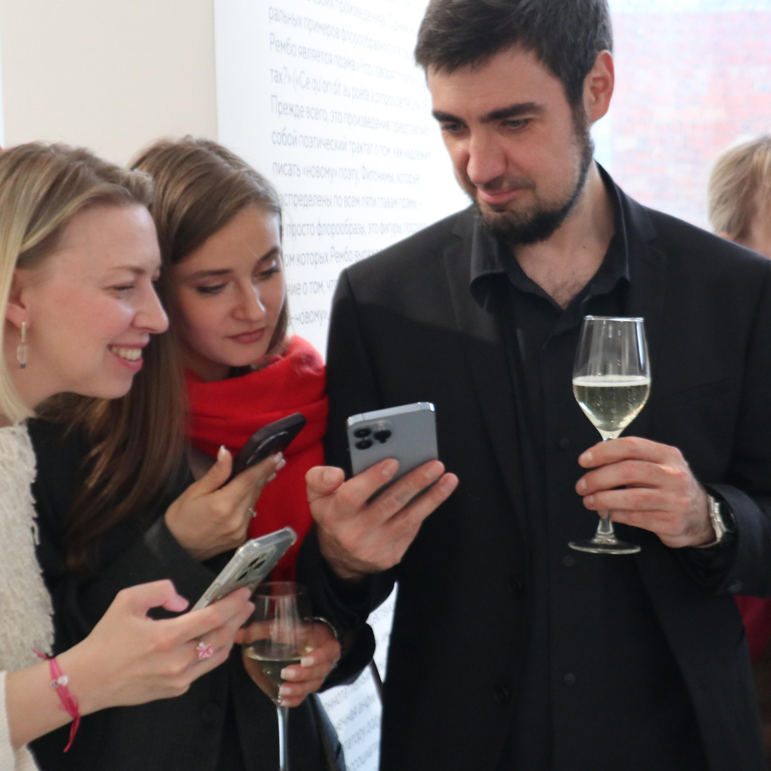 КНИГА ХУДОЖНИКА PINK WORD RED FLAG. Бюро Индульгенции Серафима Бучинская продюсер дизайнер художница СПб