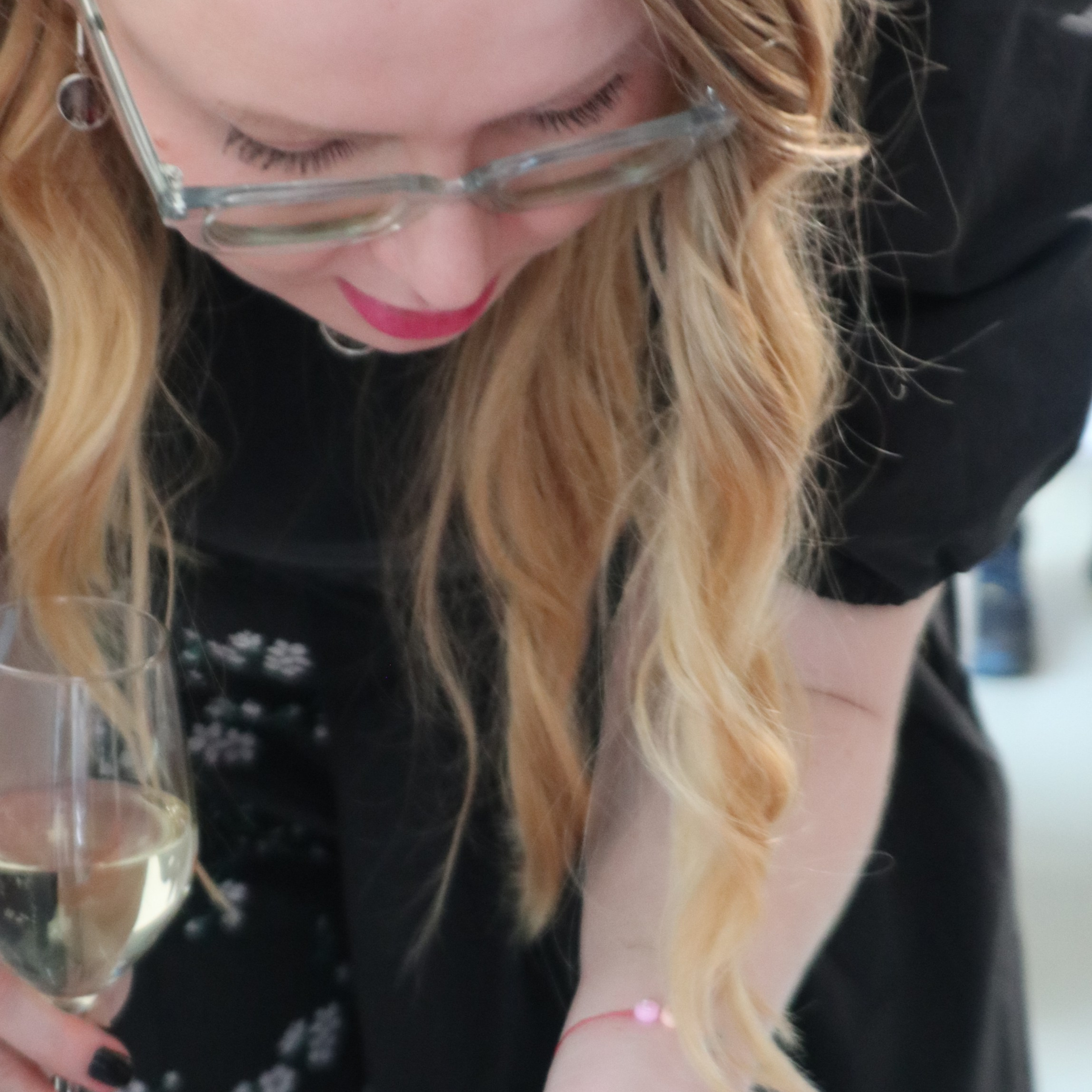 КНИГА ХУДОЖНИКА PINK WORD RED FLAG. Бюро Индульгенции Серафима Бучинская продюсер дизайнер художница СПб