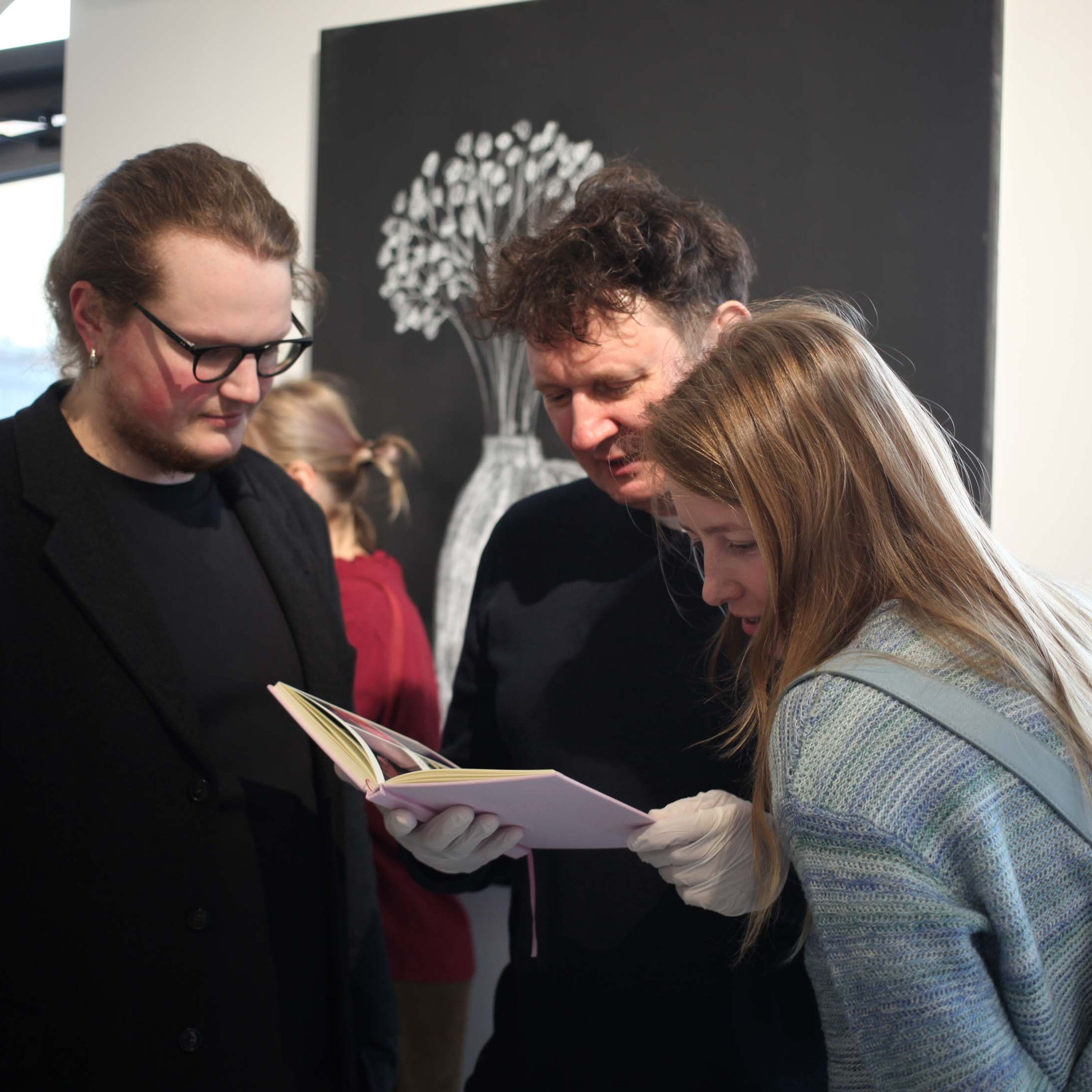 КНИГА ХУДОЖНИКА PINK WORD RED FLAG. Бюро Индульгенции Серафима Бучинская продюсер дизайнер художница СПб