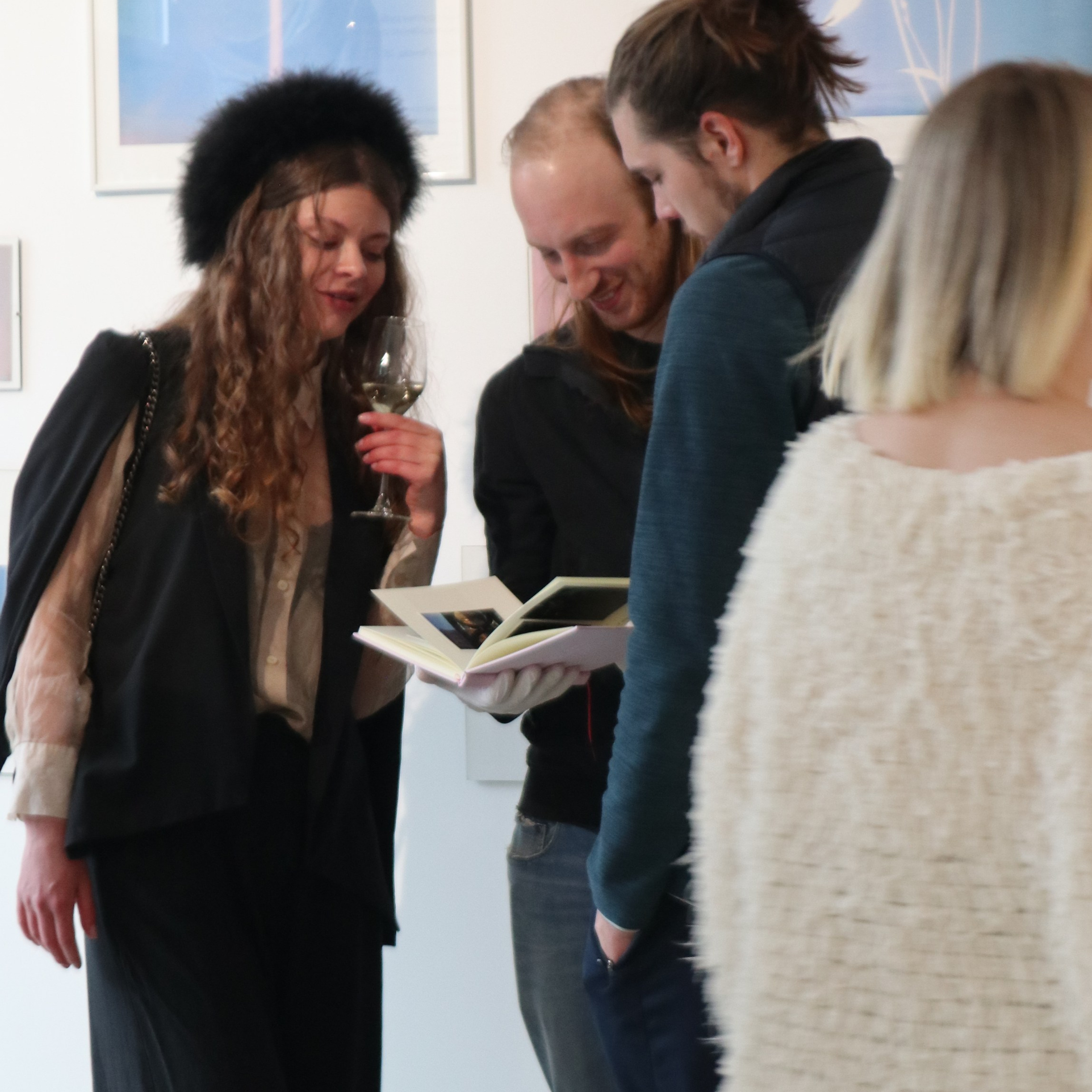 КНИГА ХУДОЖНИКА PINK WORD RED FLAG. Бюро Индульгенции Серафима Бучинская продюсер дизайнер художница СПб