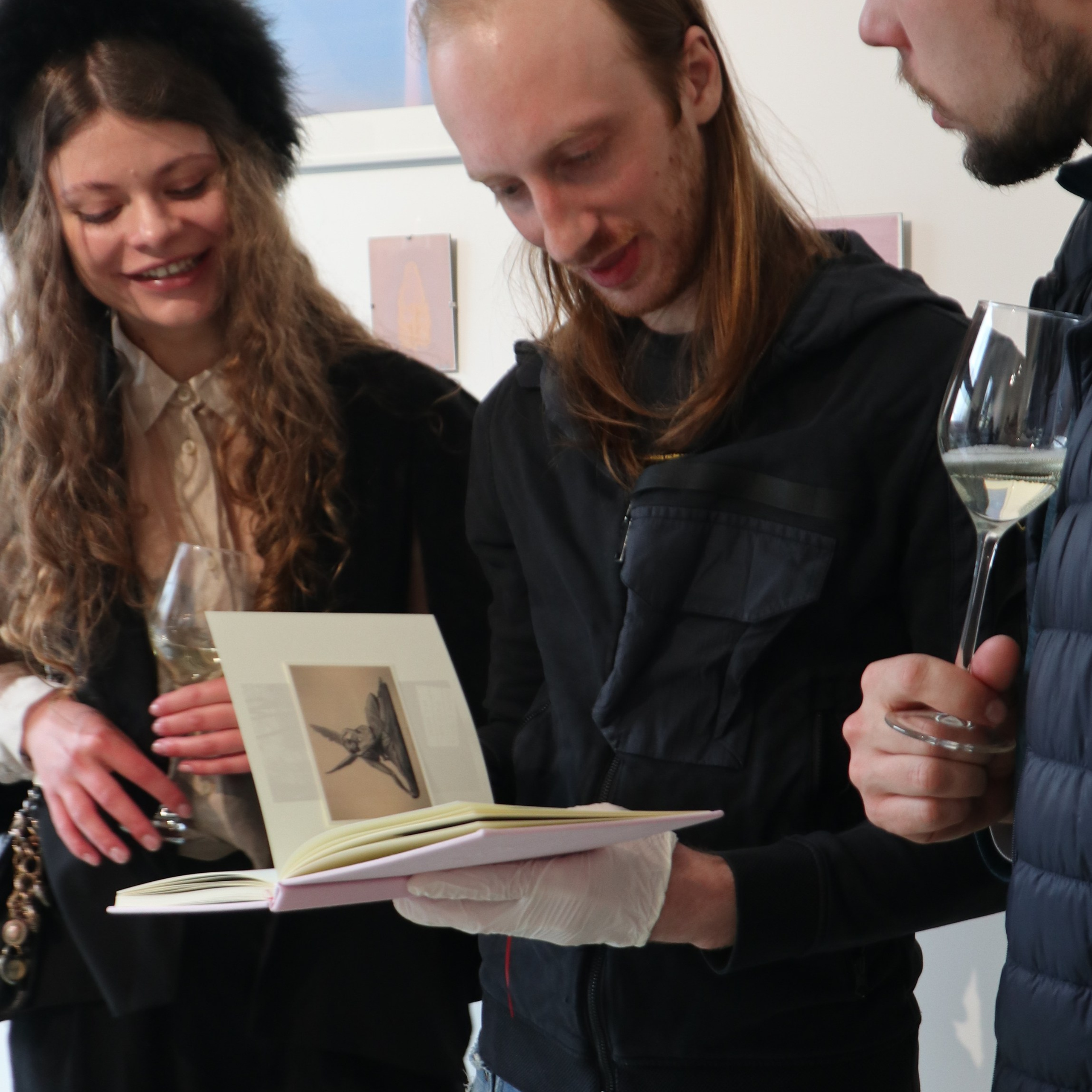 КНИГА ХУДОЖНИКА PINK WORD RED FLAG. Бюро Индульгенции Серафима Бучинская продюсер дизайнер художница СПб