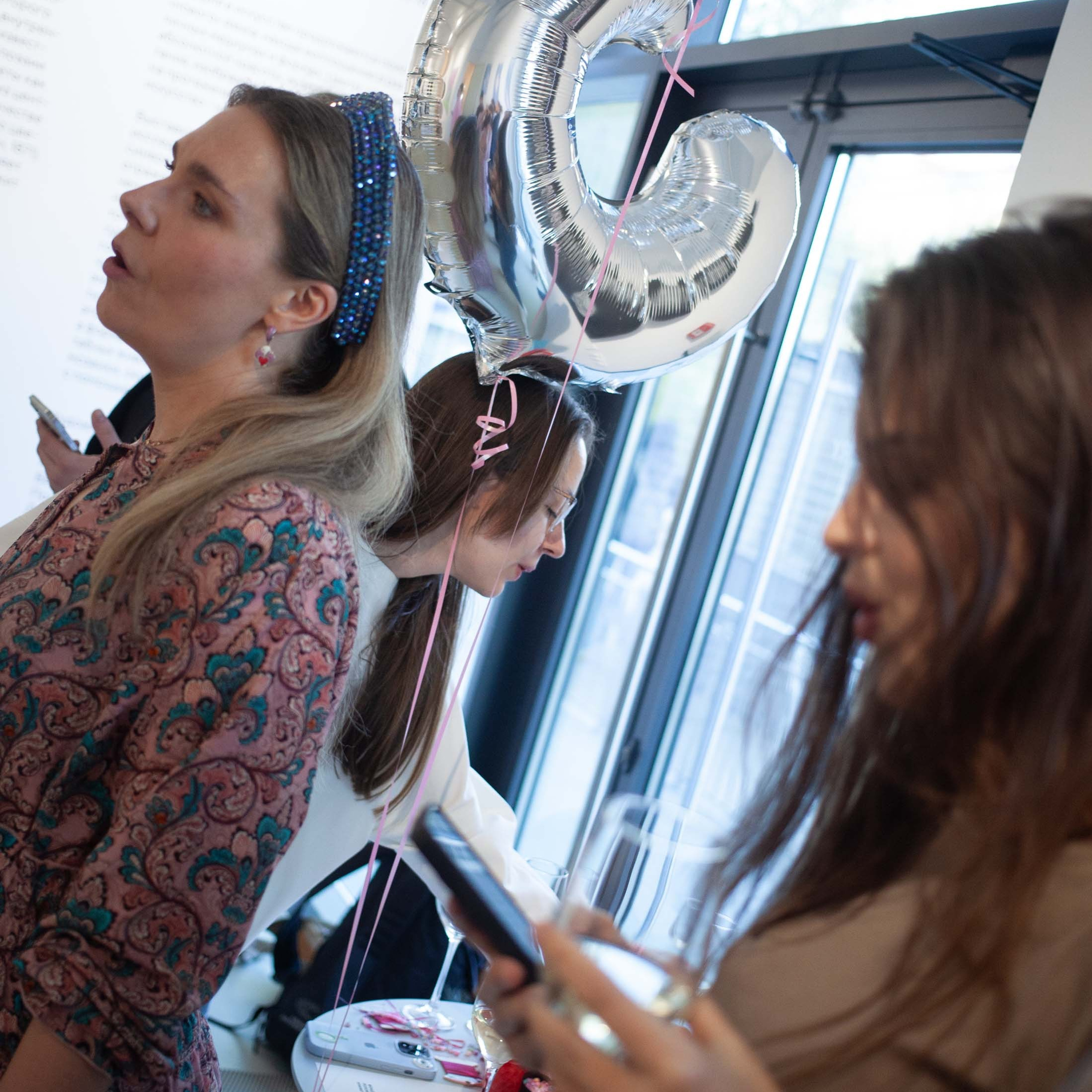 КНИГА ХУДОЖНИКА PINK WORD RED FLAG. Бюро Индульгенции Серафима Бучинская продюсер дизайнер художница СПб