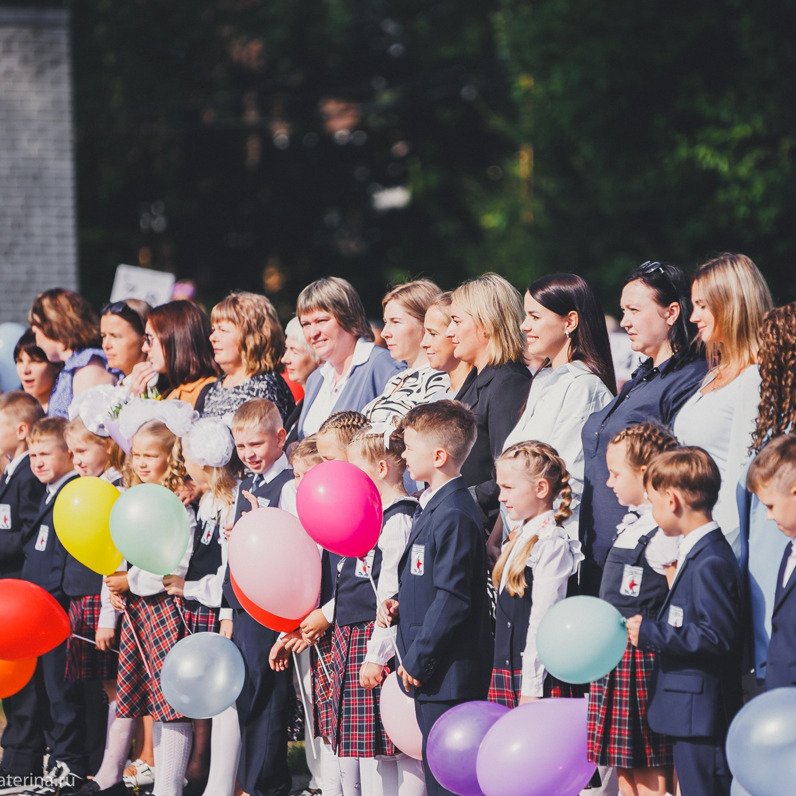 2 сентября _ Школа 3_ линейка. Фотограф Лодейное Поле Екатерина Герасимова в Санкт-Петербурге и Лен. области
