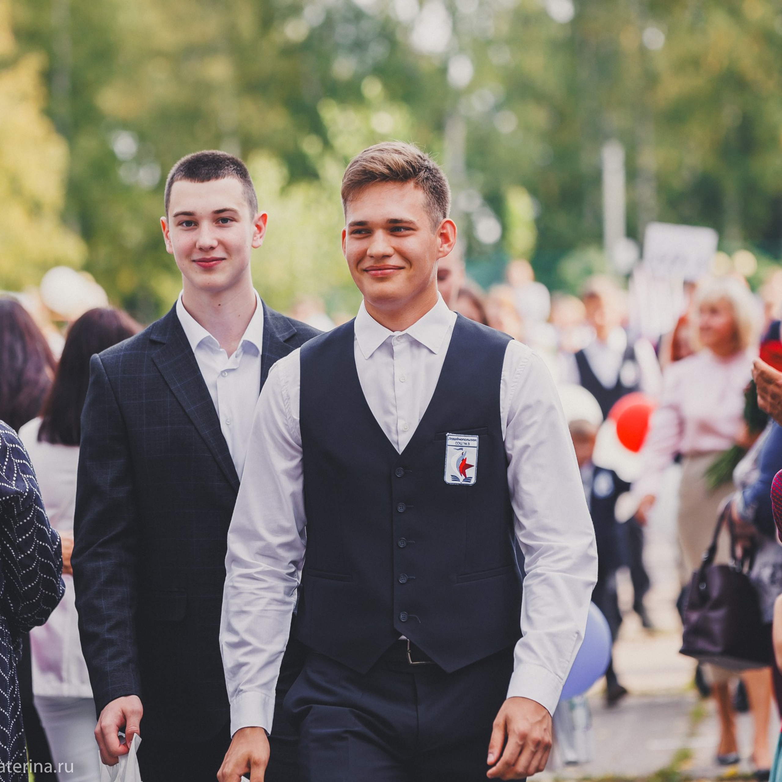 2 сентября _ Школа 3_ линейка. Фотограф Лодейное Поле Екатерина Герасимова в Санкт-Петербурге и Лен. области