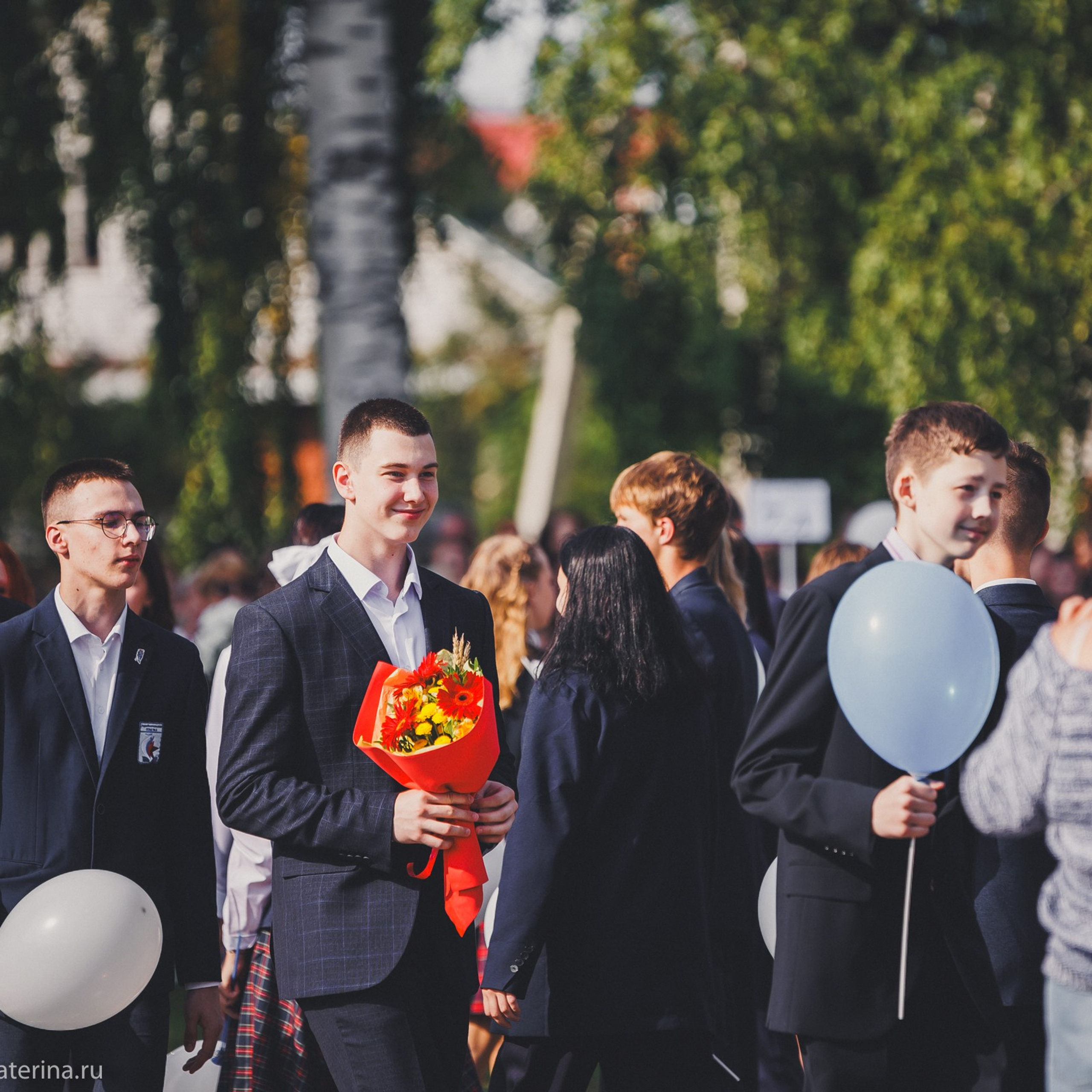 2 сентября _ Школа 3_ линейка. Фотограф Лодейное Поле Екатерина Герасимова в Санкт-Петербурге и Лен. области