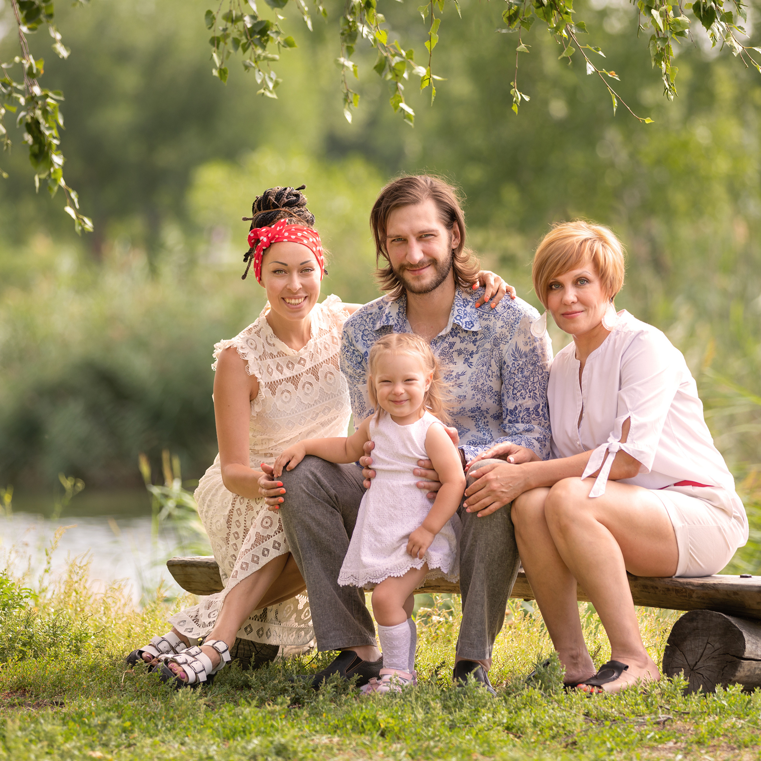 Илана и Дима с дочкой Миррой, бабулей Леной. Фотограф Анна Телекаева, выпускные альбомы, семейные и репортажные съемки в Омске