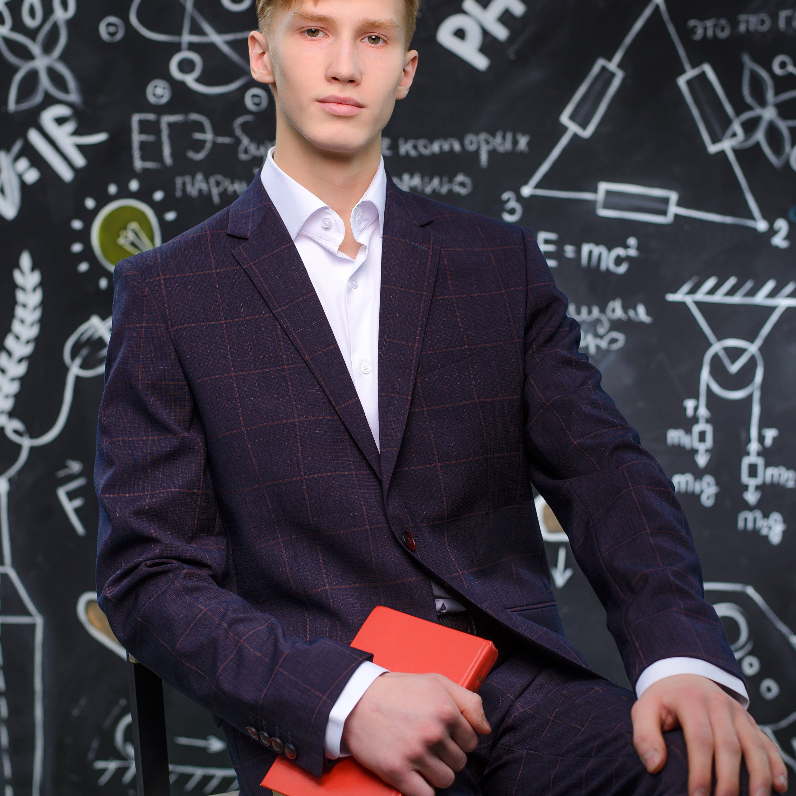 Студия школьной фотографии в Самородке. Портреты. АРТИКУЛ. Выпускные альбомы Нижний Тагил