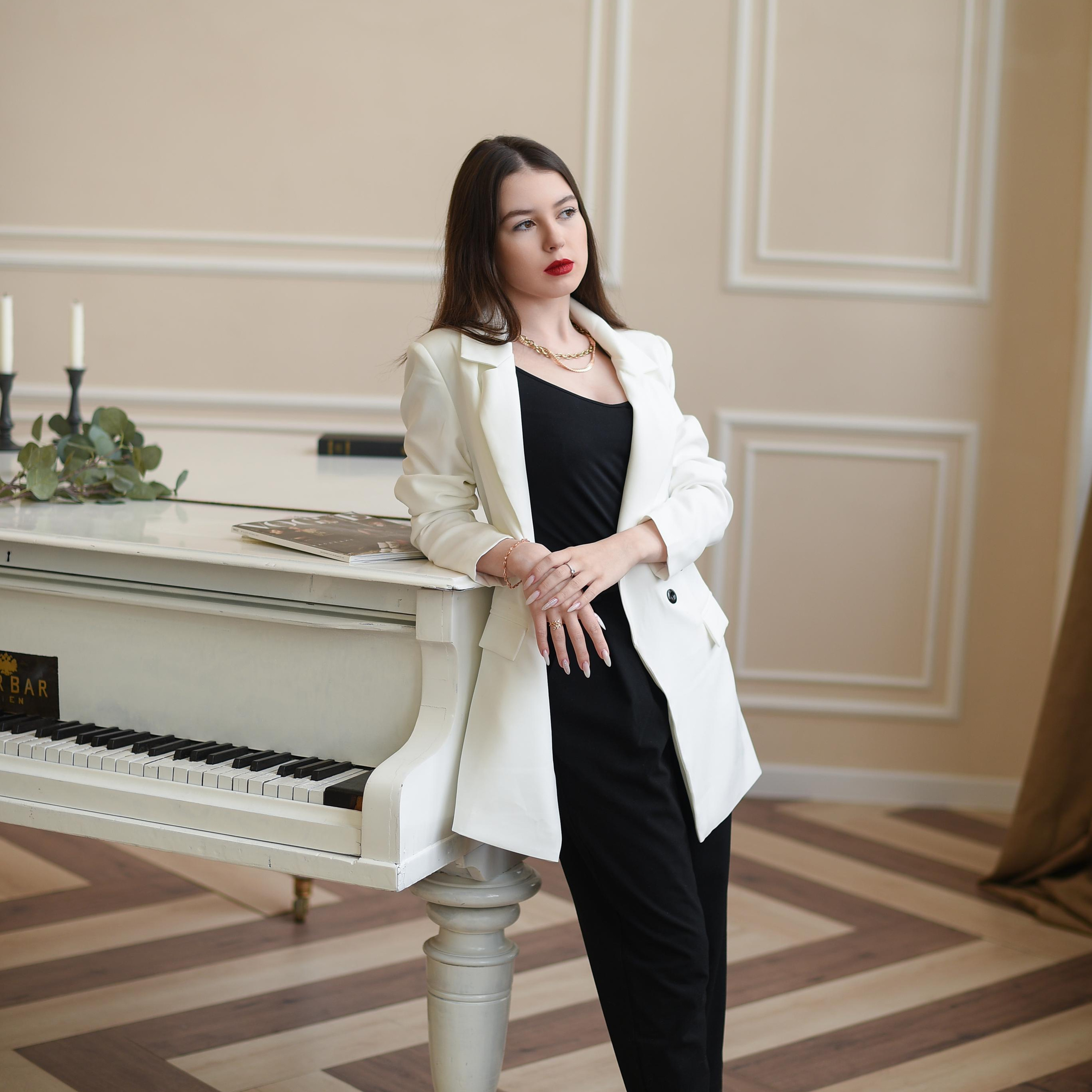 Фотосессия в фотостудии «Баланс Белого». Выпускные альбомы в Кургане, Твой альбом, Книга