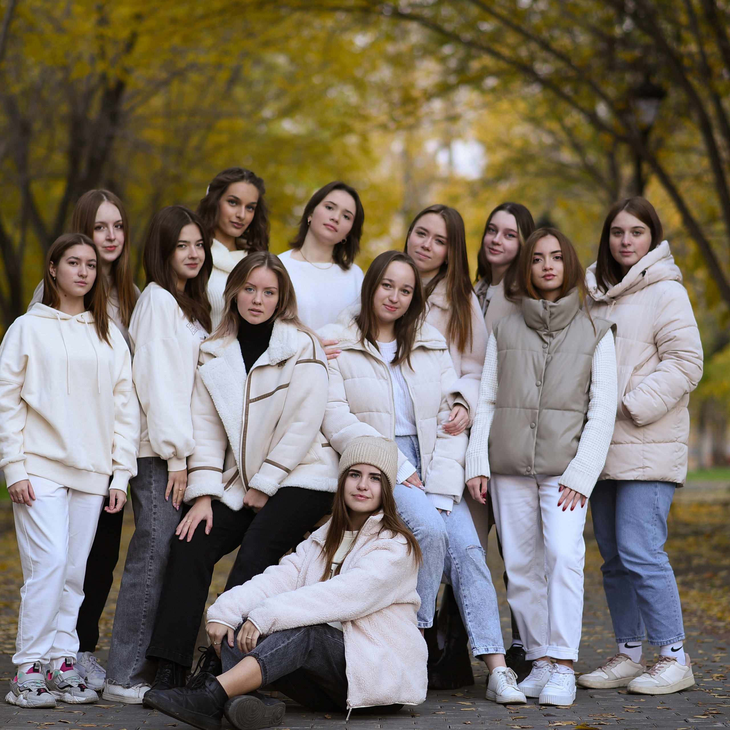 Анонс фотосессии для 11 «А» класса 22 школы в парке и на площади. Выпускные альбомы в Кургане, Твой альбом, Книга