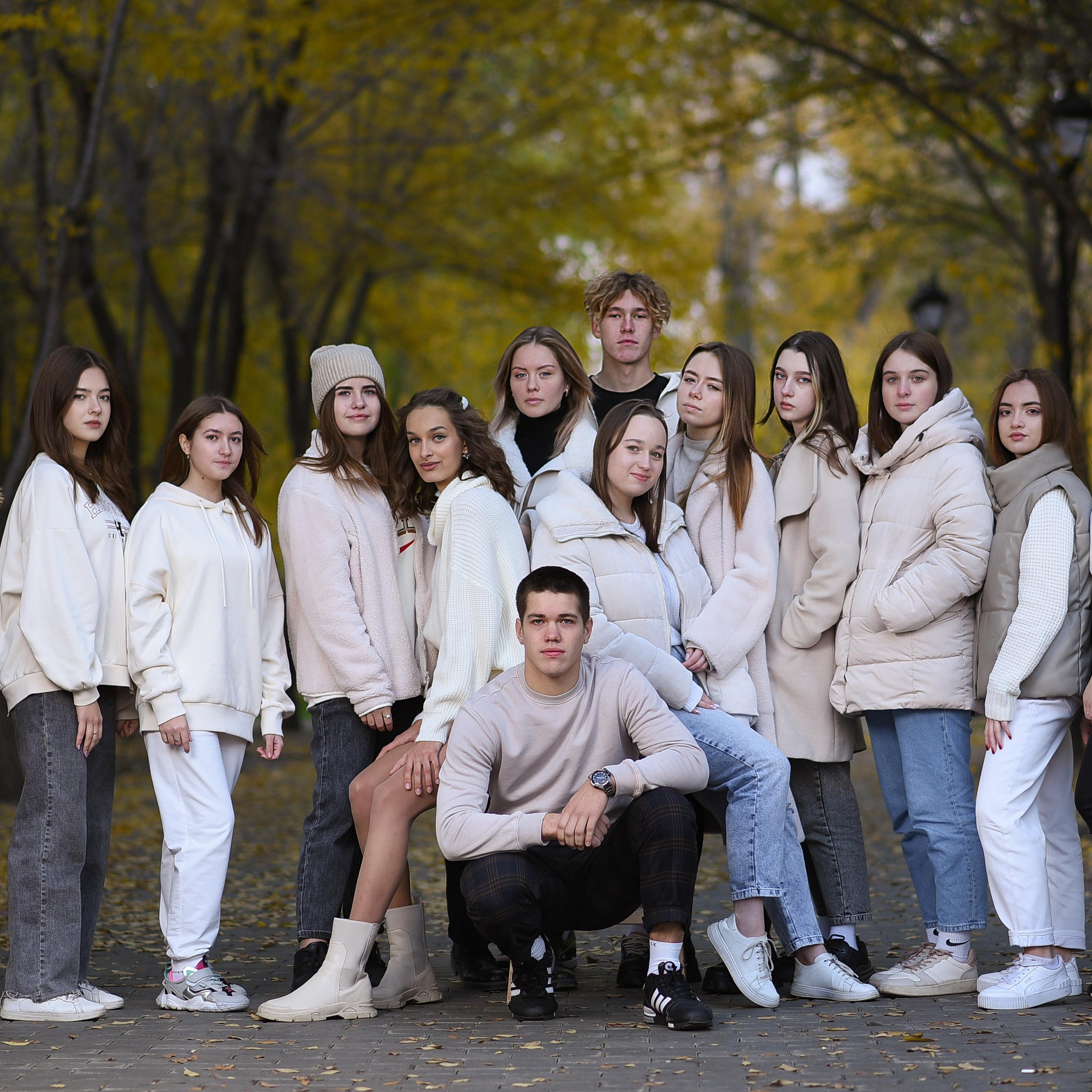 Анонс фотосессии для 11 «А» класса 22 школы в парке и на площади. Выпускные альбомы в Кургане, Твой альбом, Книга