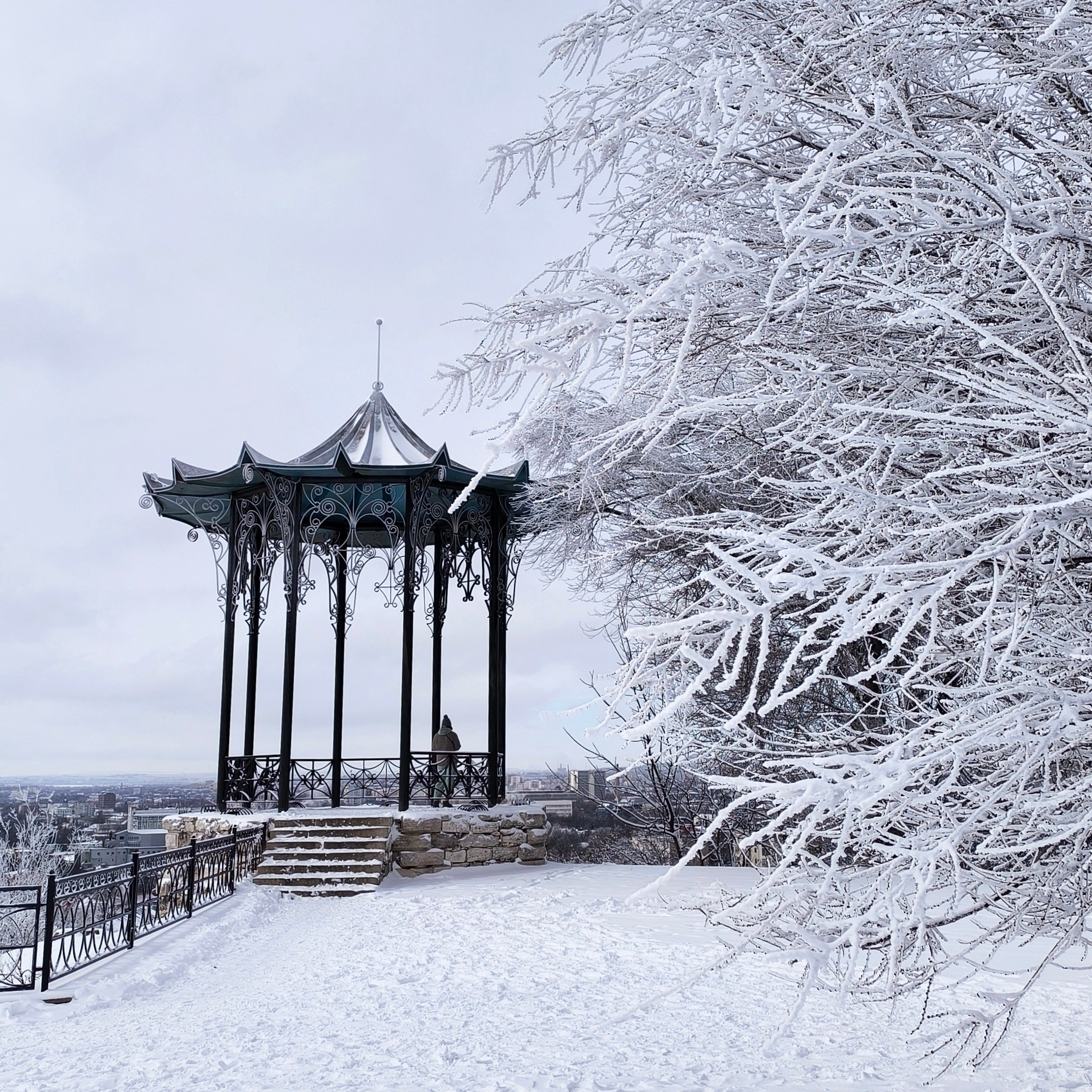 Китайская беседка зимой в Пятигорске
