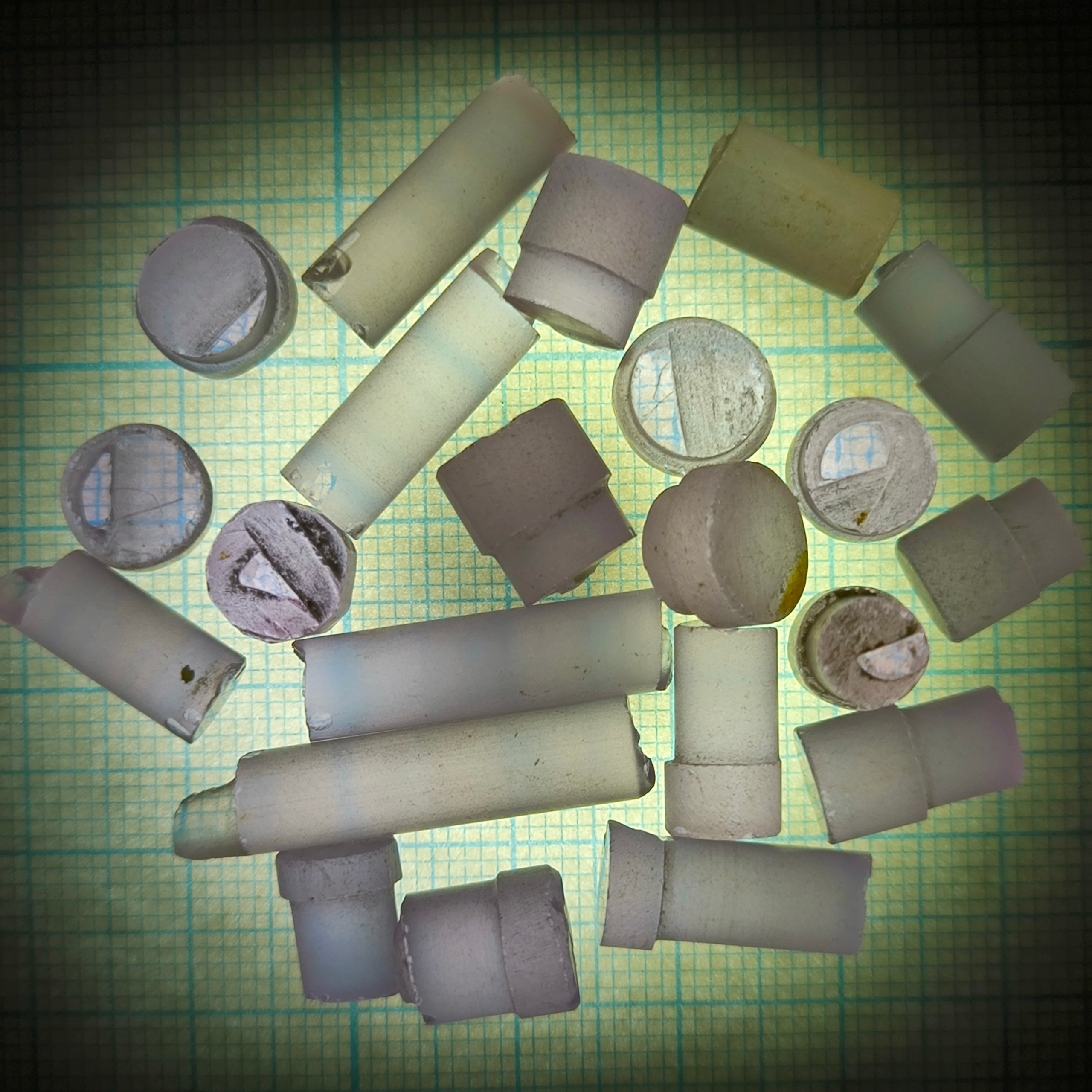 Иттриево алюминиевый гранат стержень. YAG garnet иттрий алюминиевый гранат ИАГ