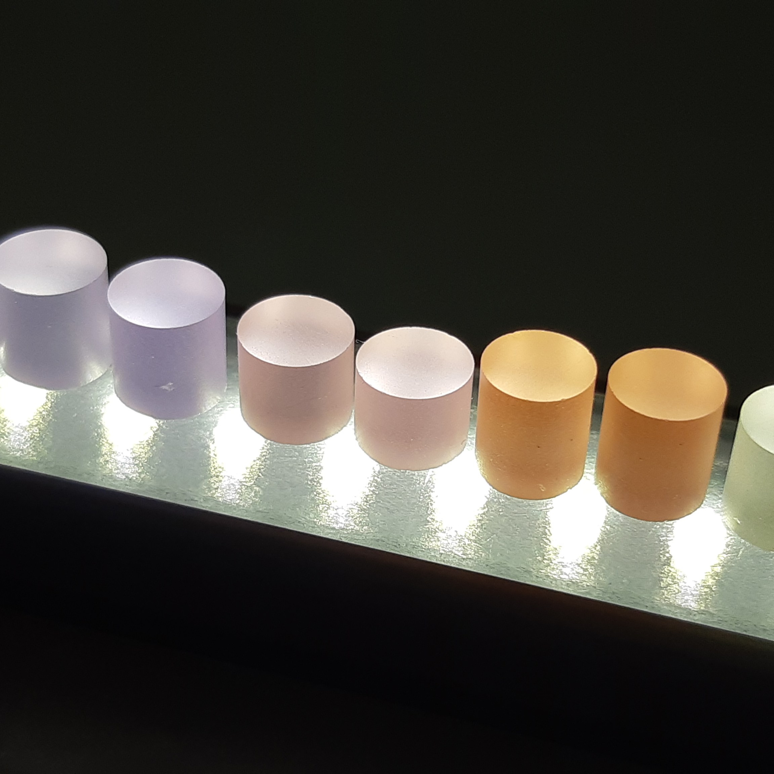 Иттриево алюминиевый гранат стержень. YAG garnet иттрий алюминиевый гранат ИАГ