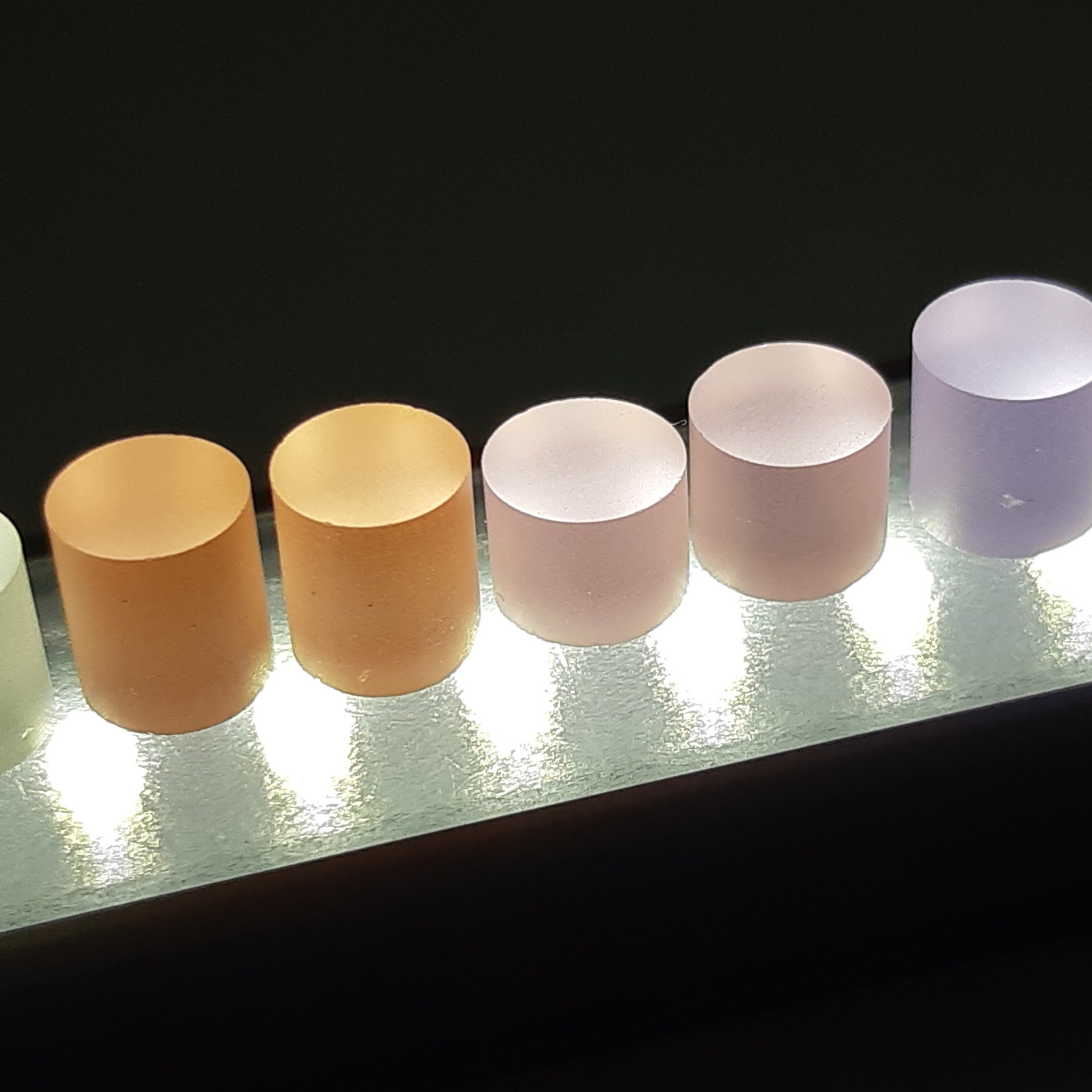 Иттриево алюминиевый гранат стержень. YAG garnet иттрий алюминиевый гранат ИАГ