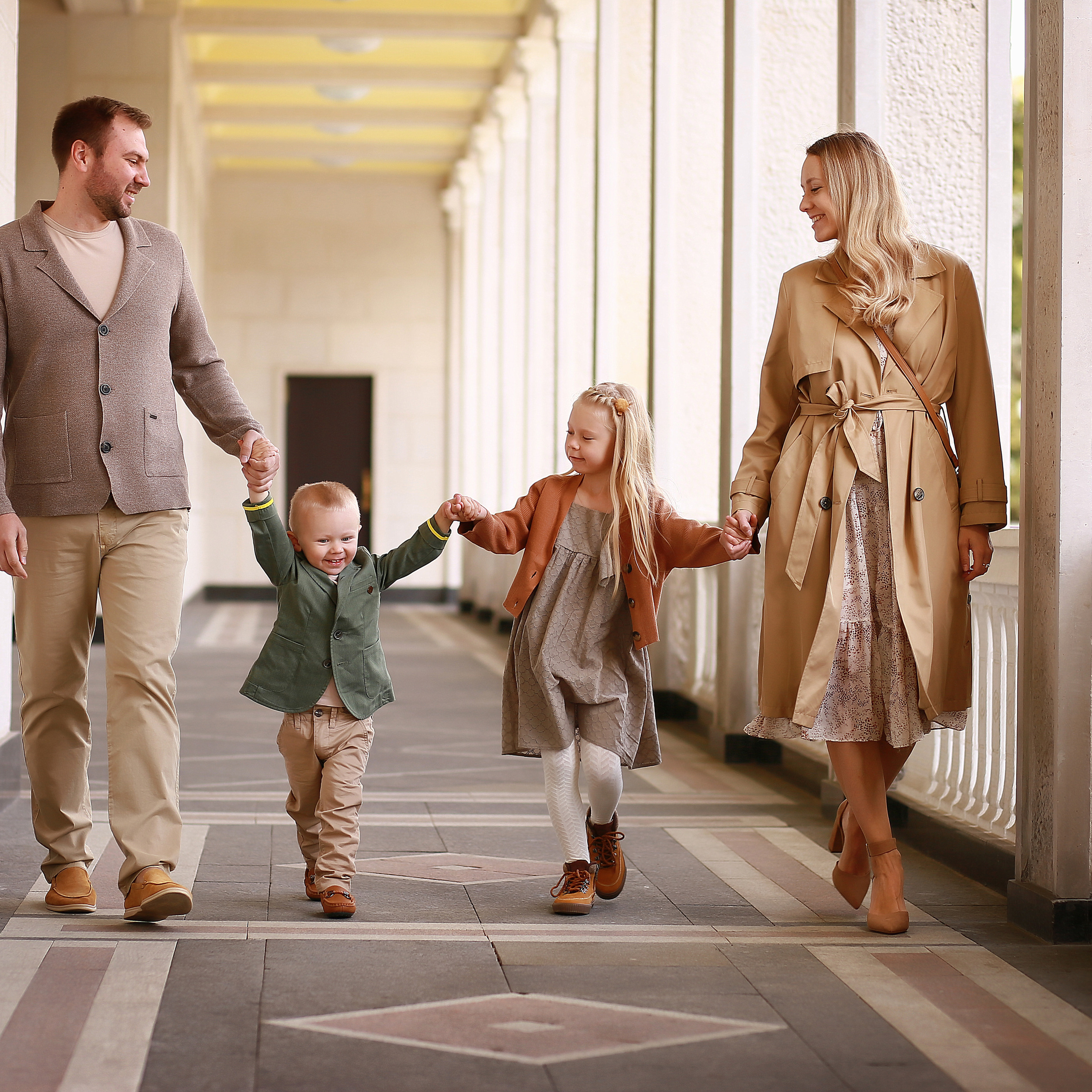 Семья Ани. Прогулка на Речном вокзале