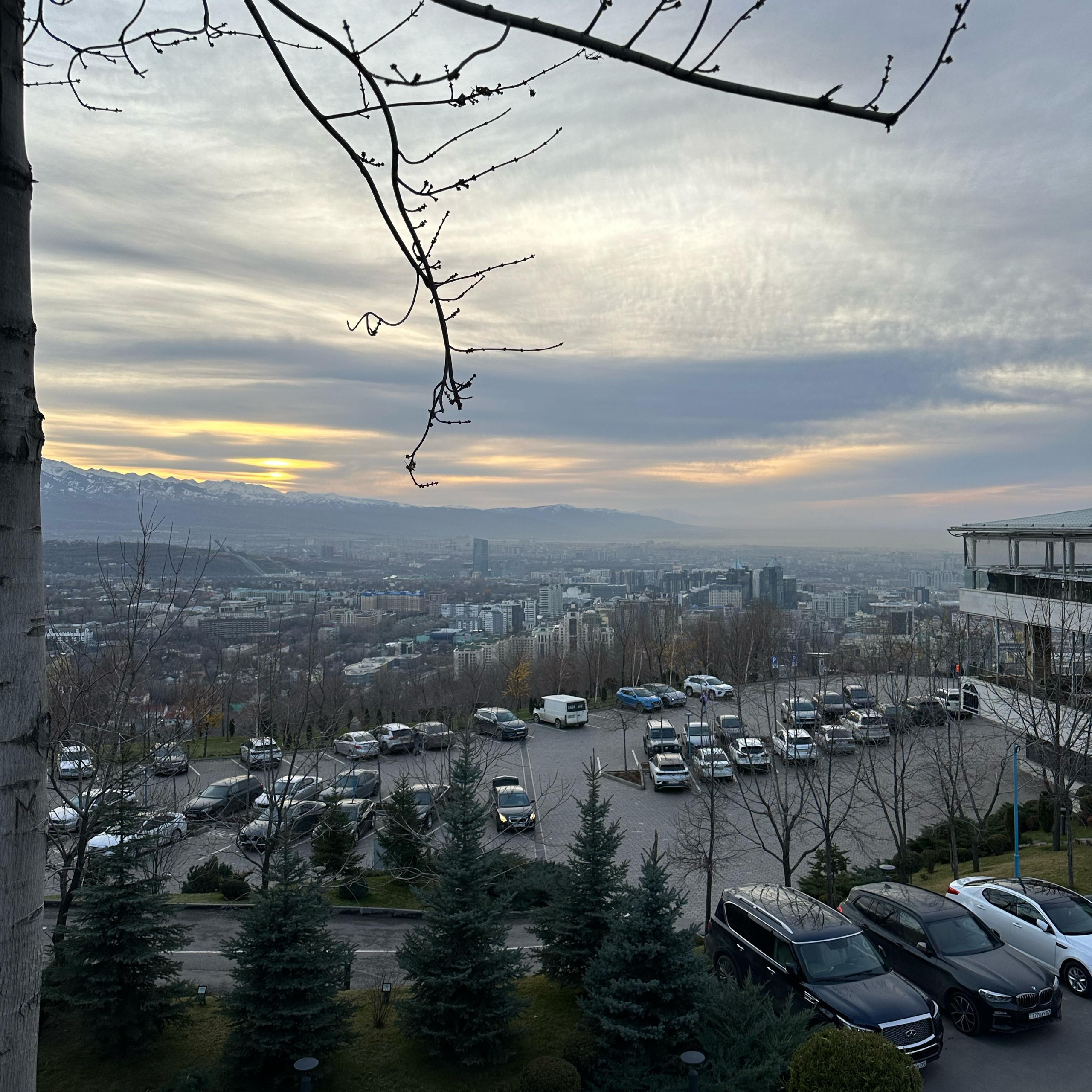 Трансфер из аэропорта Алматы и трансфер в аэропорт с водителем на русском и английском языке