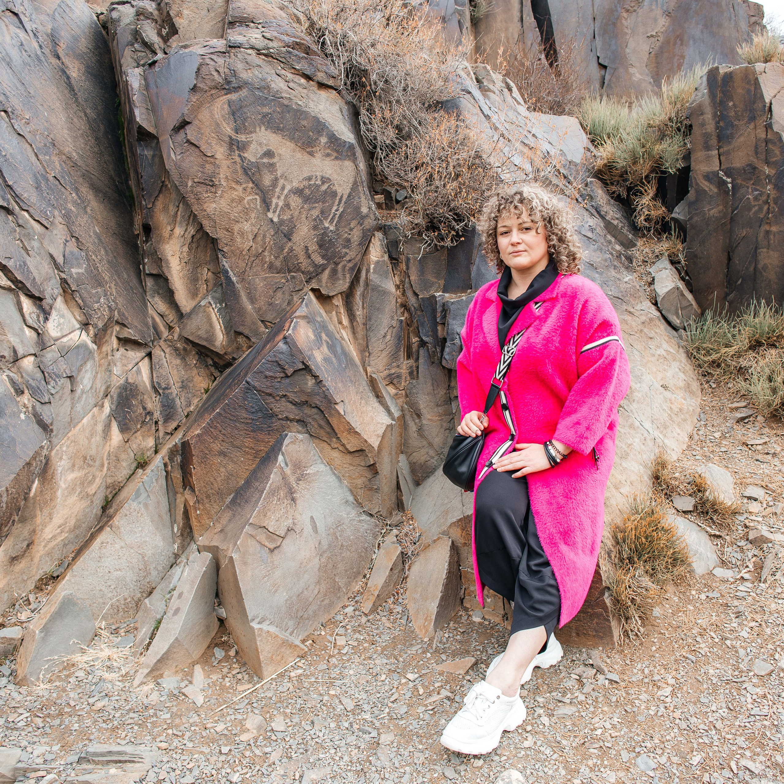 Экскурсия и тур на петроглифы Танбалы ЮНЕСКО