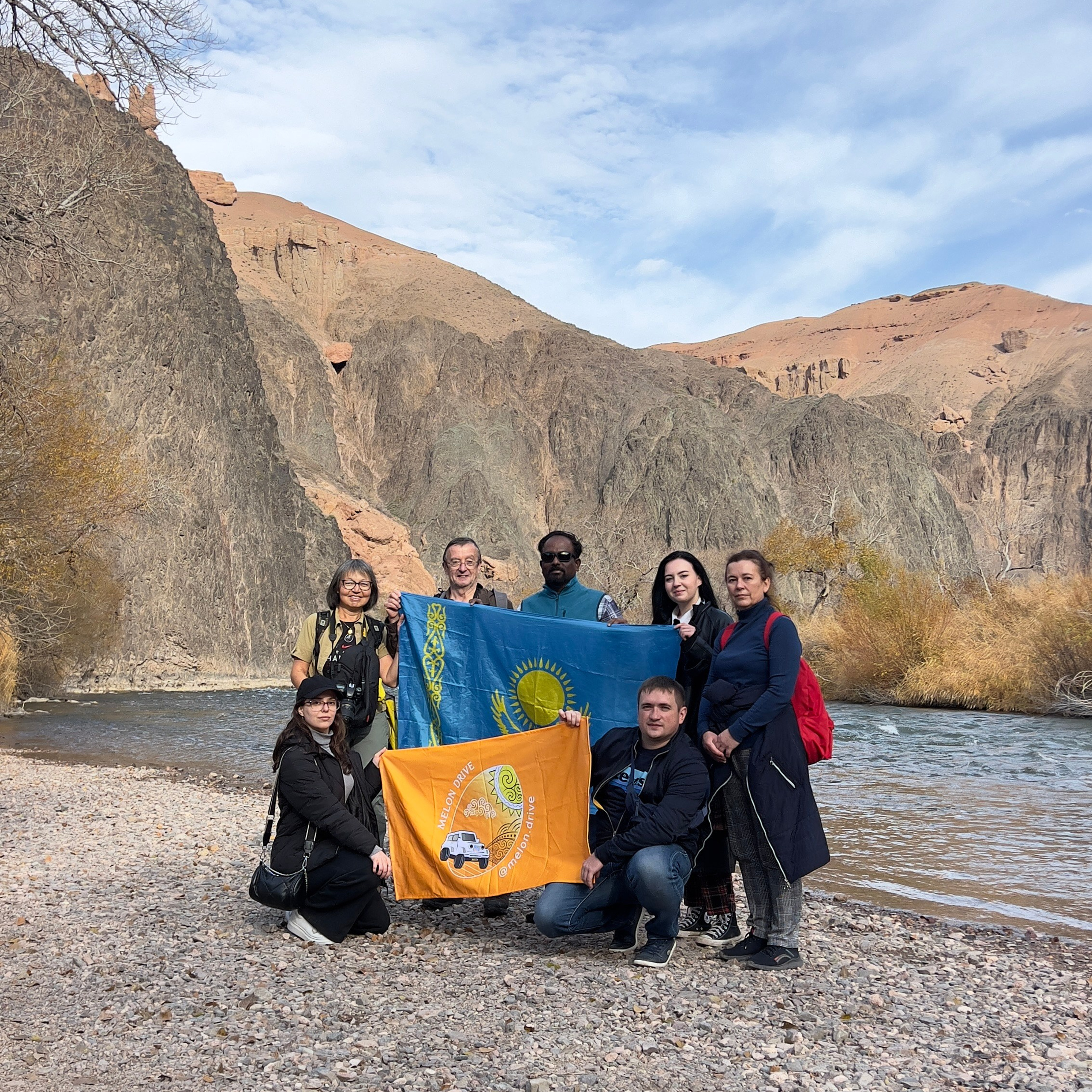 Туристы на реке Чарын, Алматы, Казахстан