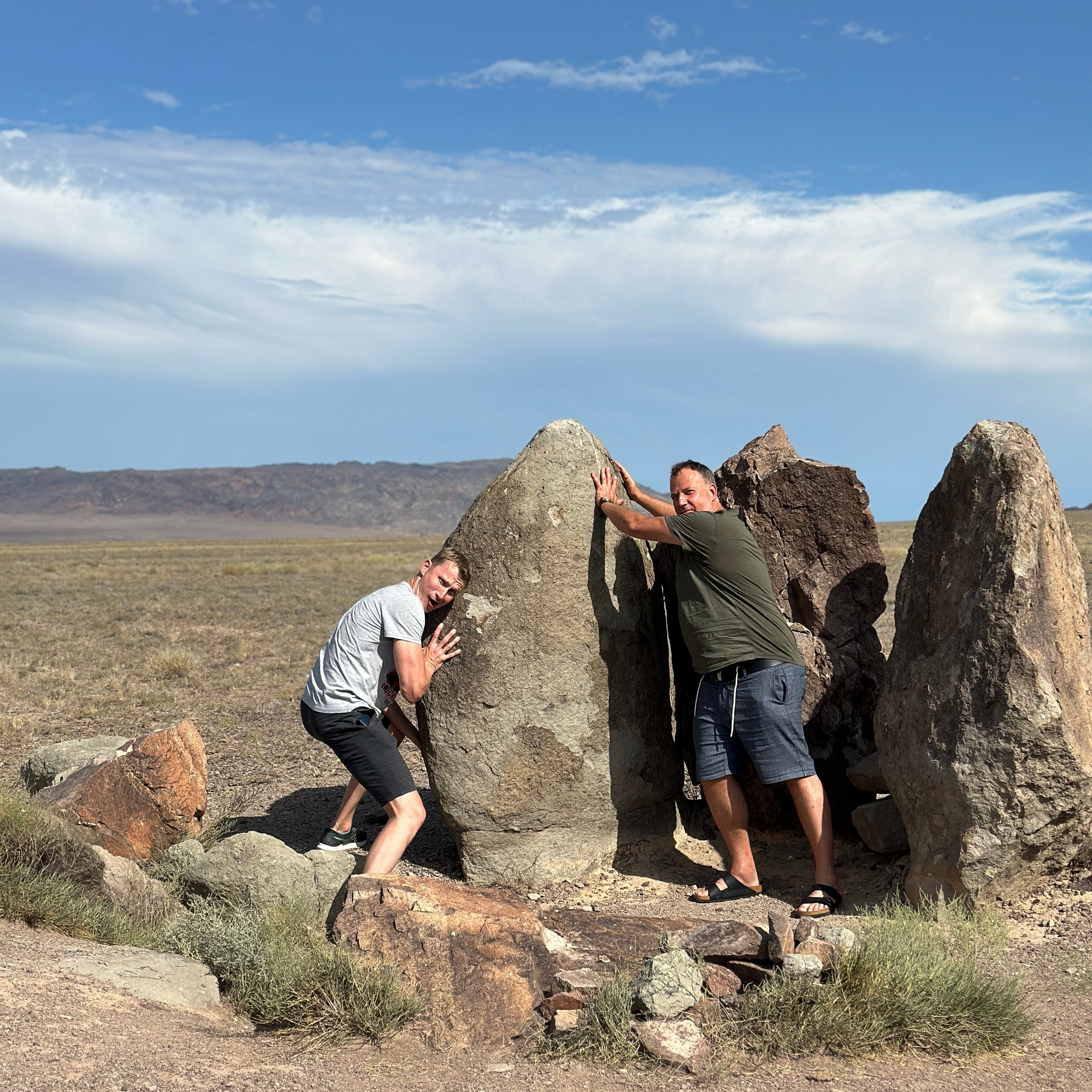 Экскурсия и тур на Поющий Бархан Алтын Эмель из Алматы