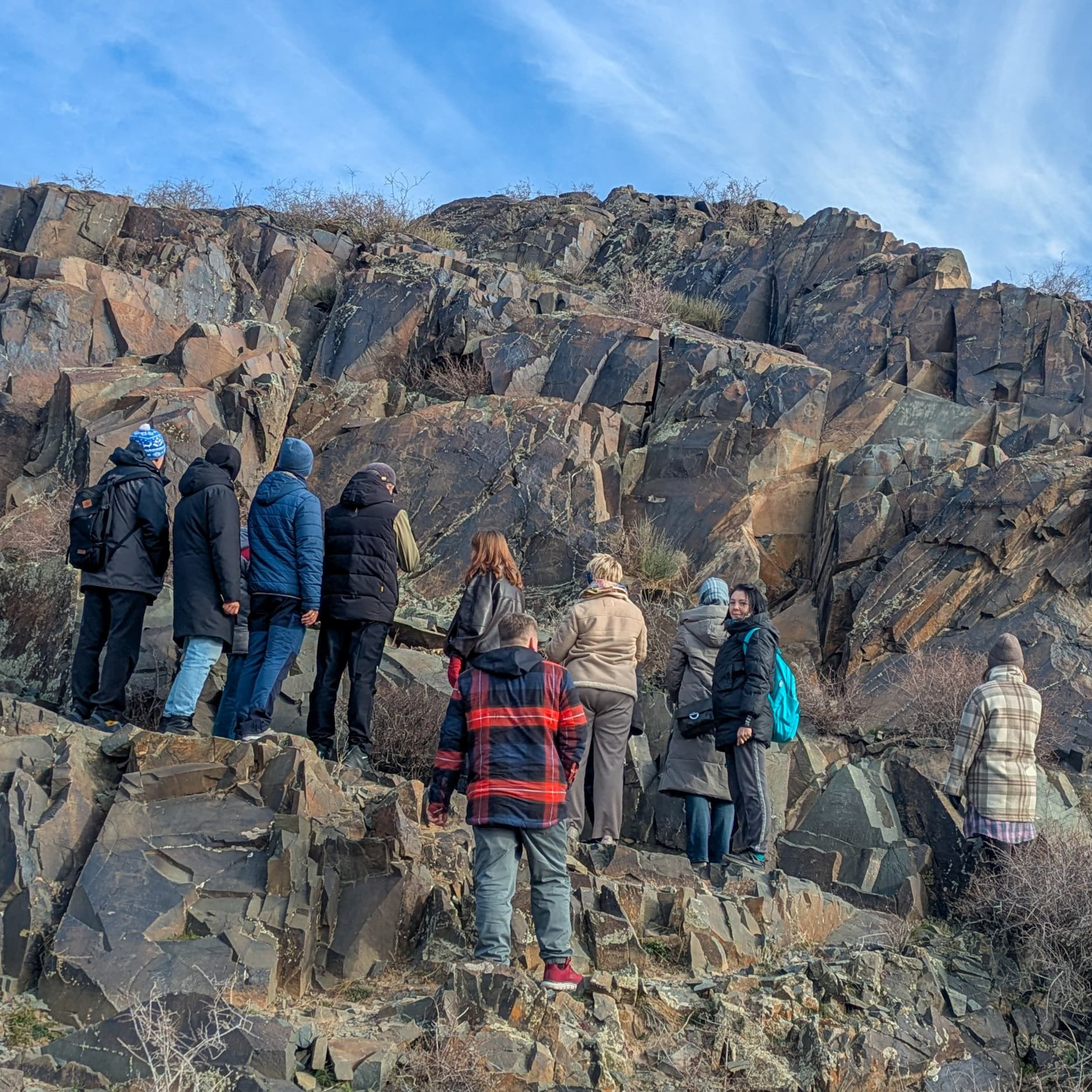 Экскурсия и тур на петроглифы Танбалы ЮНЕСКО