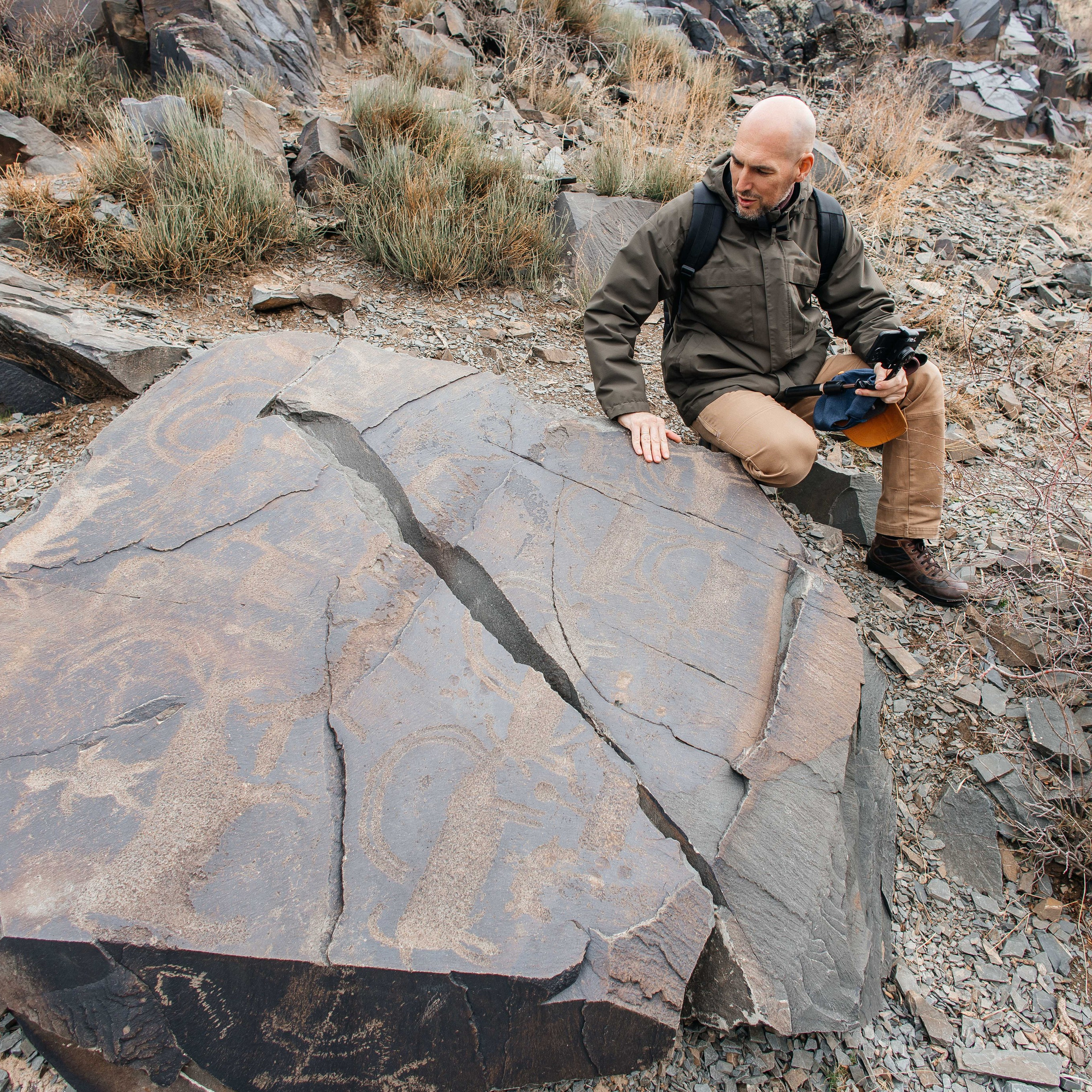 Экскурсия и тур на петроглифы Танбалы ЮНЕСКО