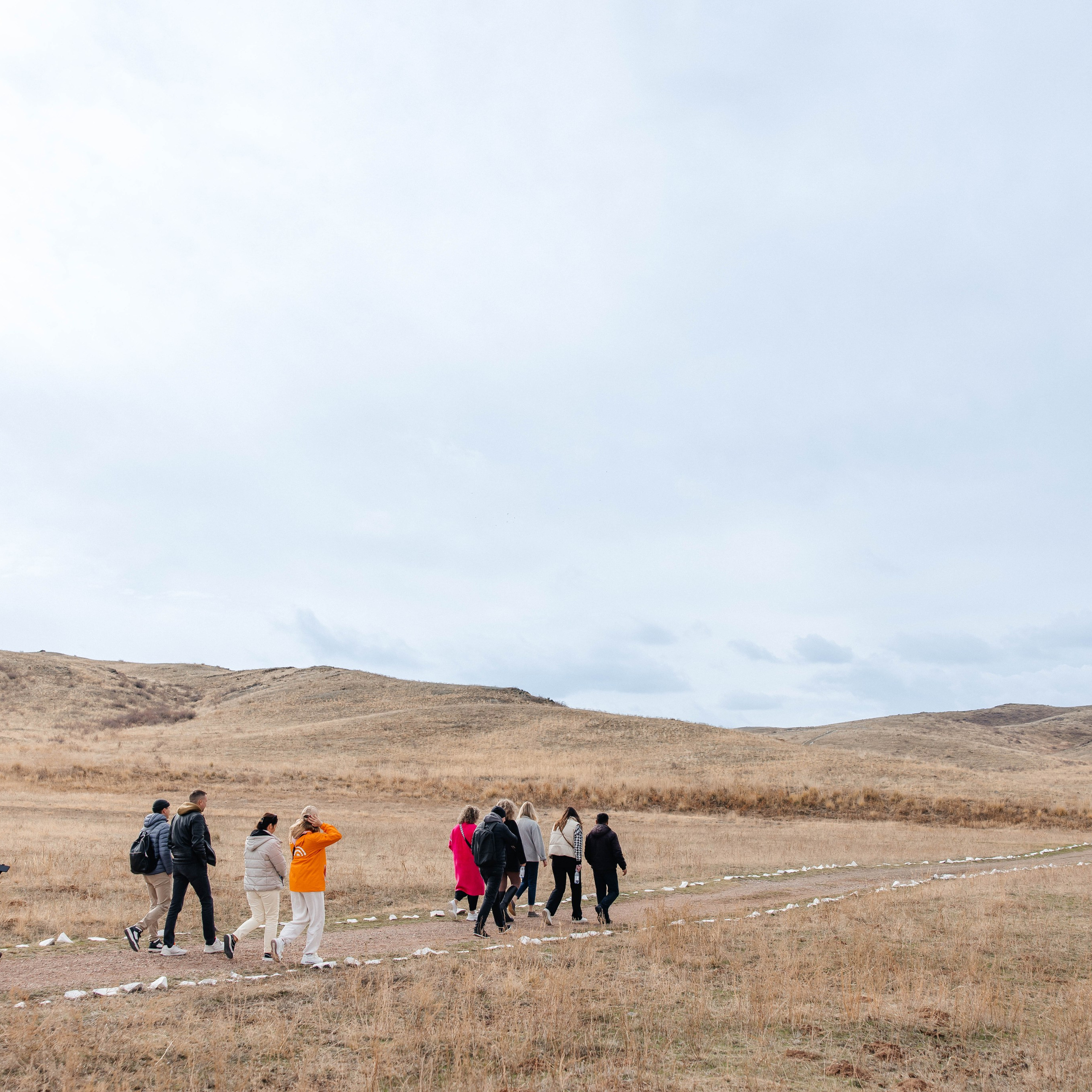 Экскурсия и тур на петроглифы Танбалы ЮНЕСКО