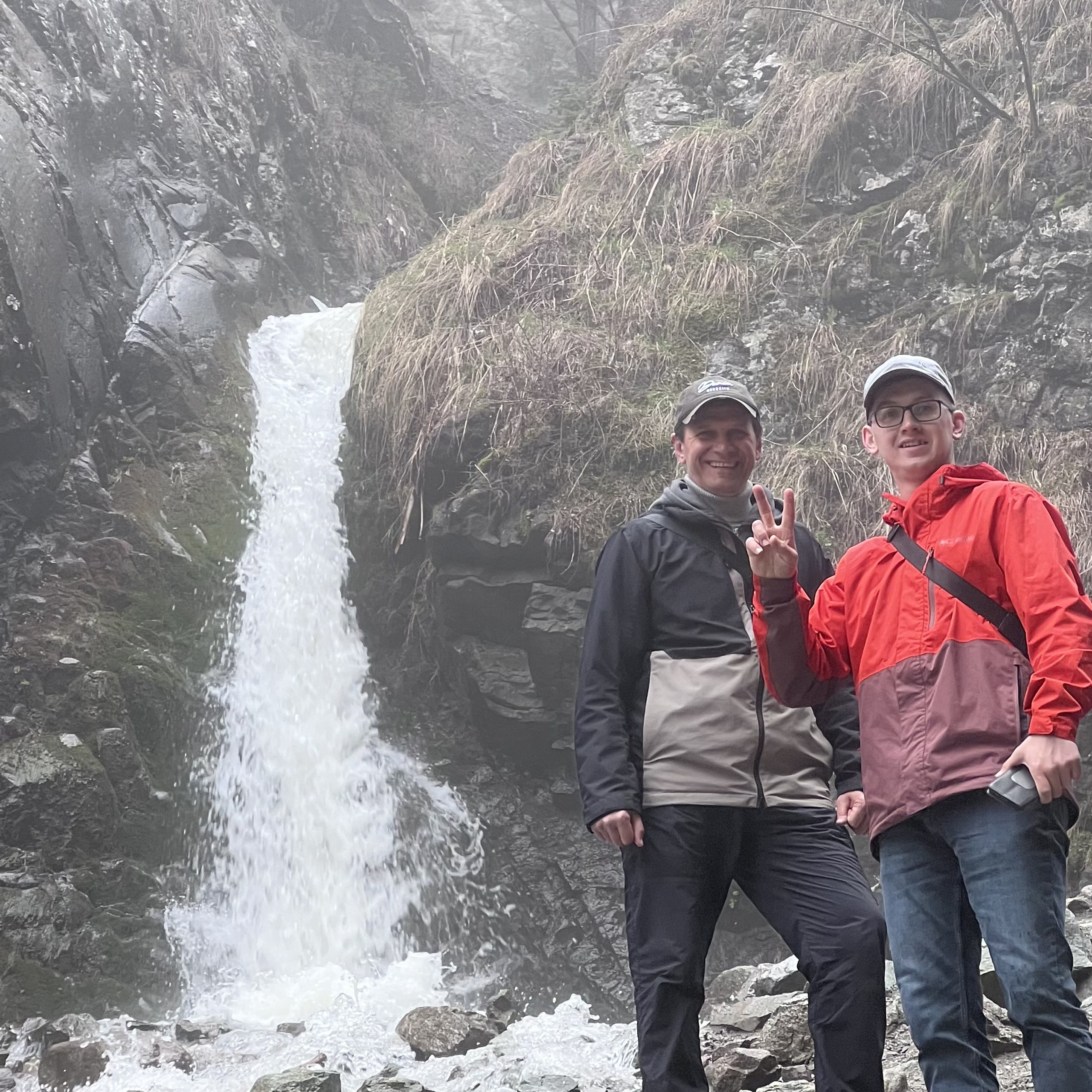 Экскурсия и тур на Большое Алматинское Озеро (БАО) и водопад Аюсай из Алматы