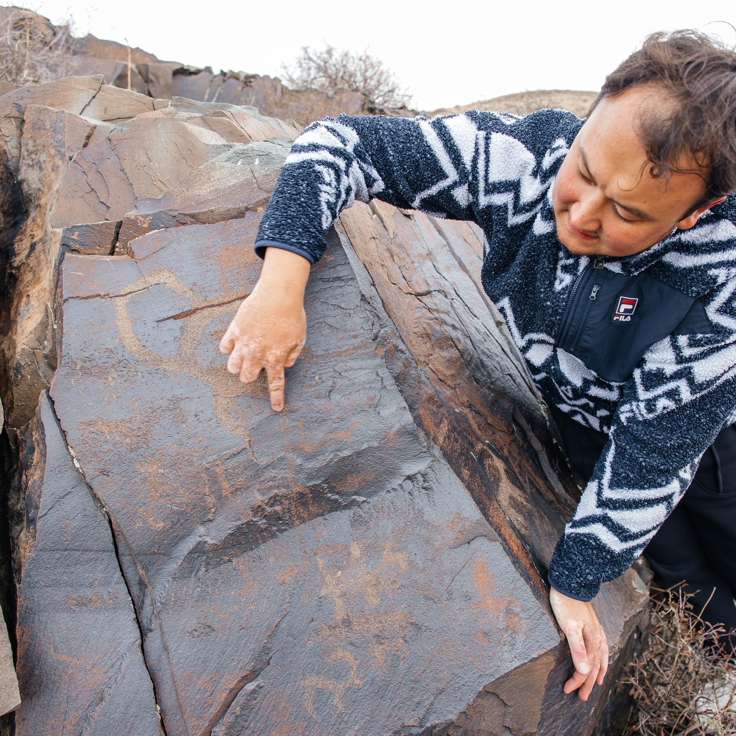 Экскурсия и тур на петроглифы Танбалы ЮНЕСКО