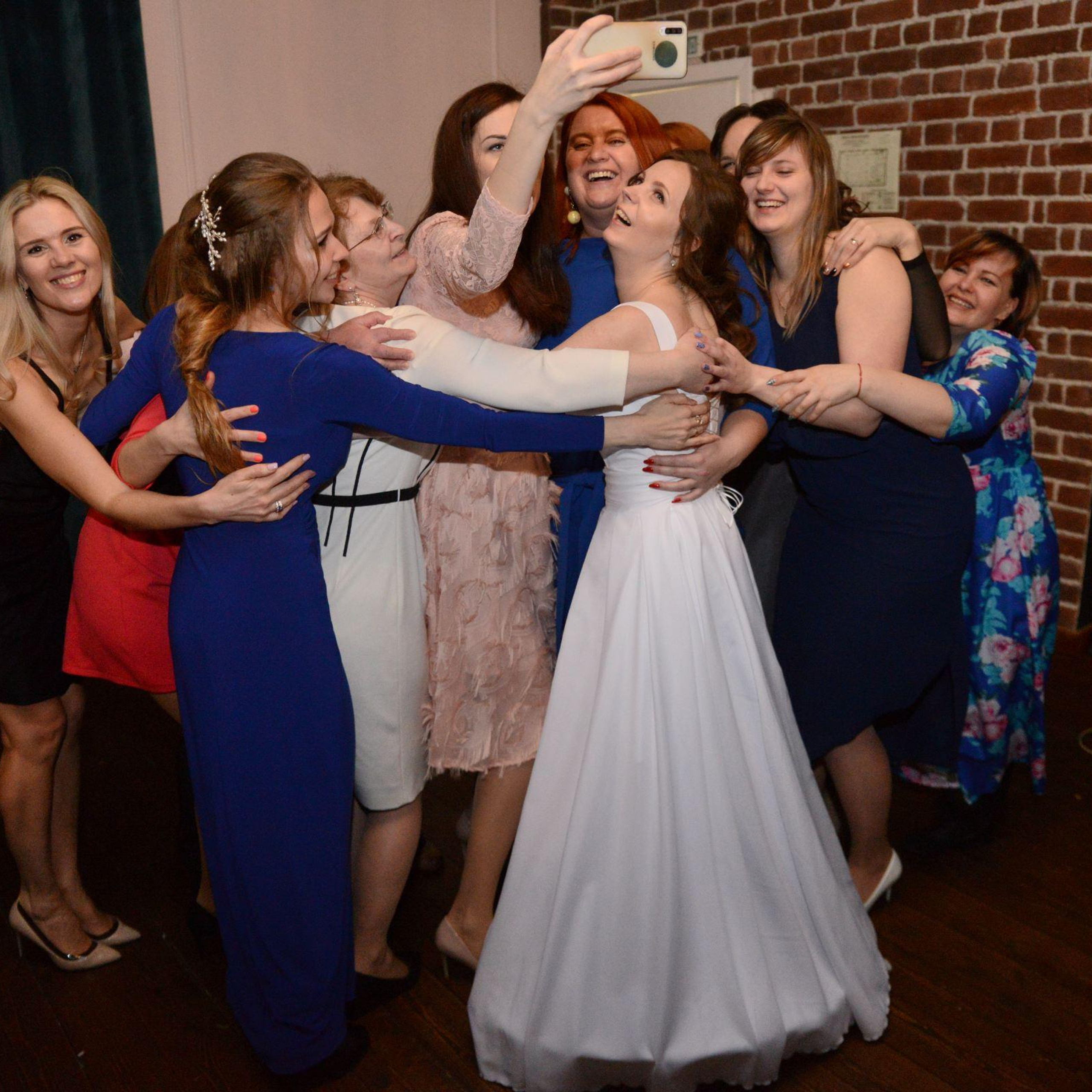 ведущие олеся и катя, ведущие в клину, поющие ведущие, ведущие на свадьбу, в клину, в солнечногорске, в зеленограде