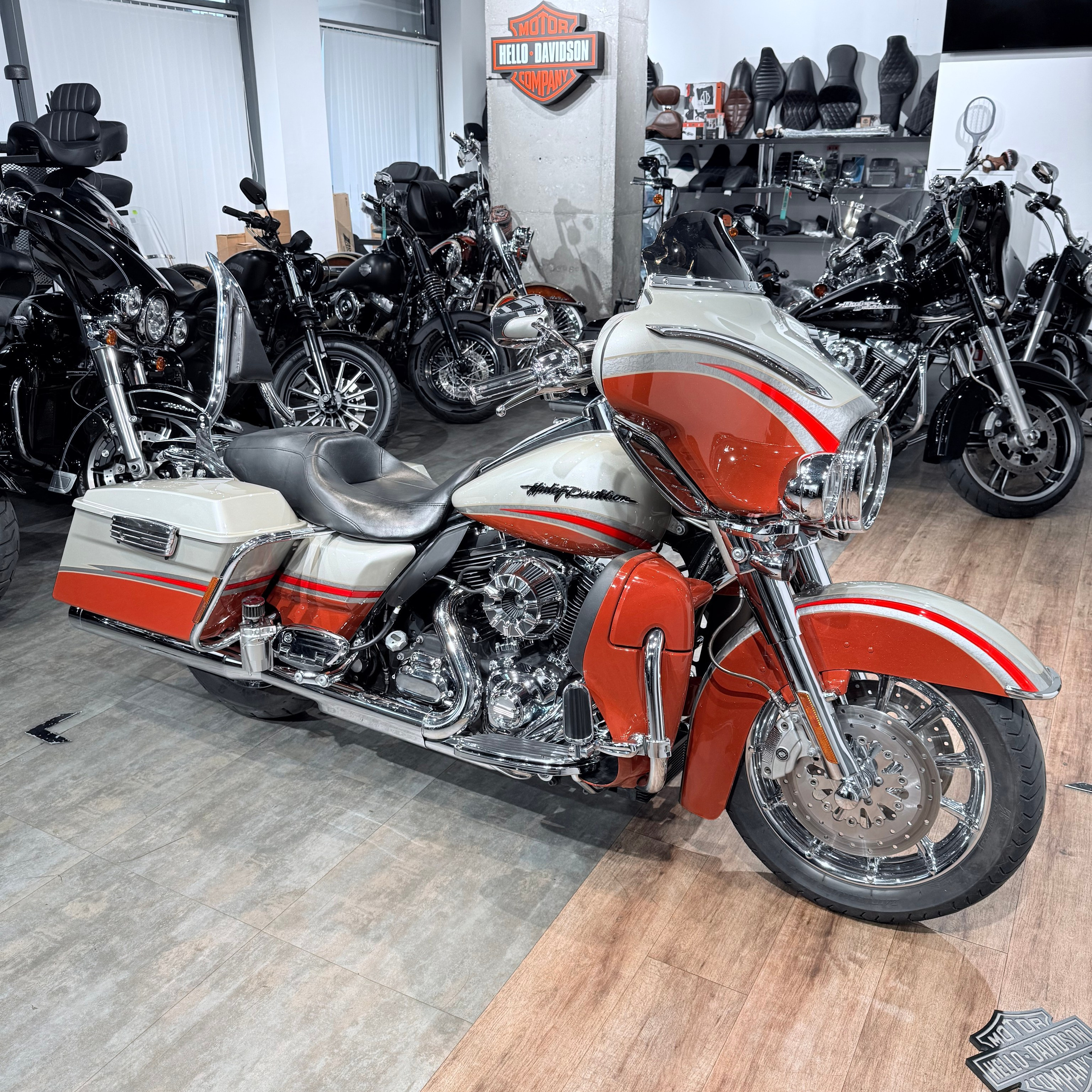 2009 СVО Strееt Glidе 96 АВS Аutumn Наze Orаnge