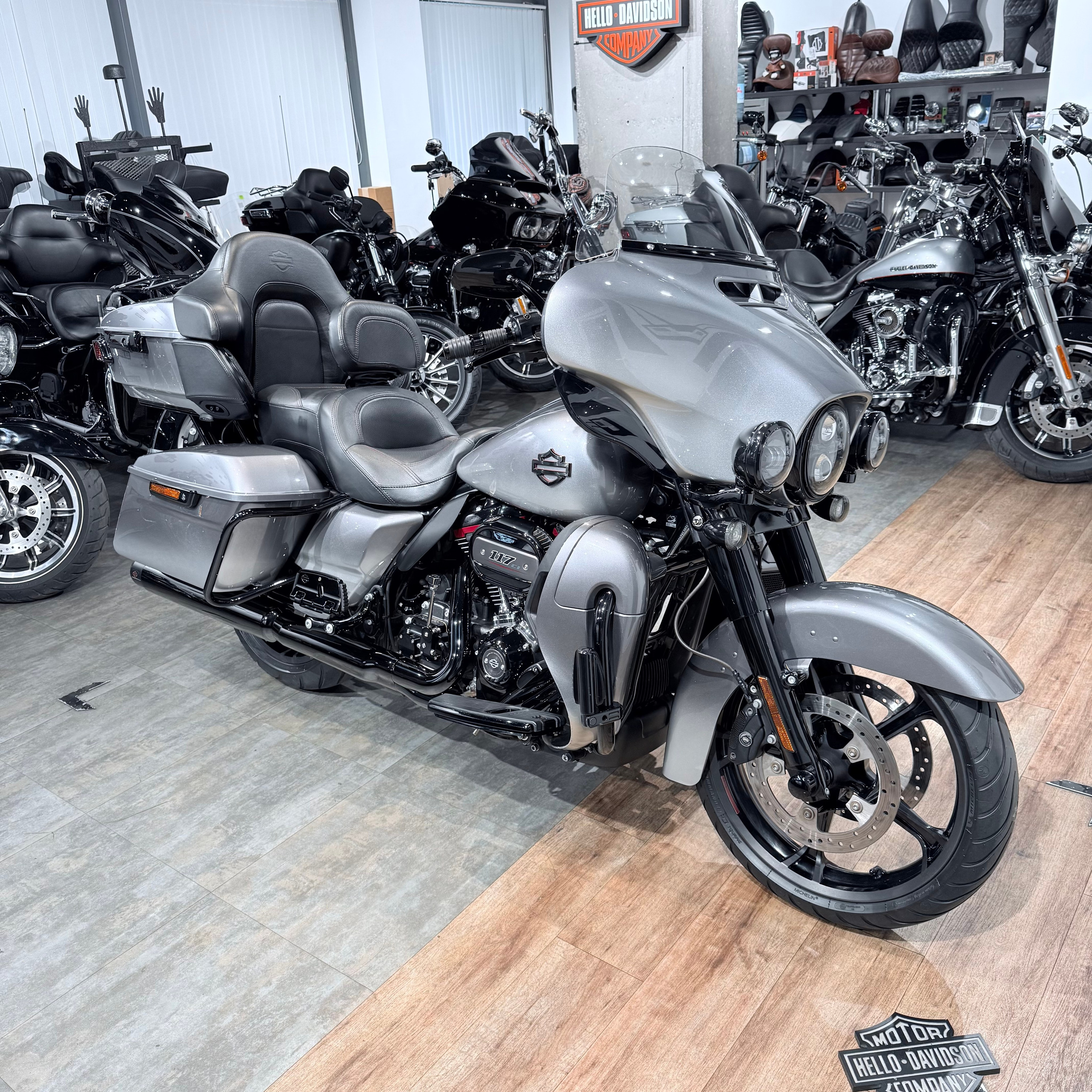 СVО Еlесtrа Glide Limited 117 Маgic Gray Fаde