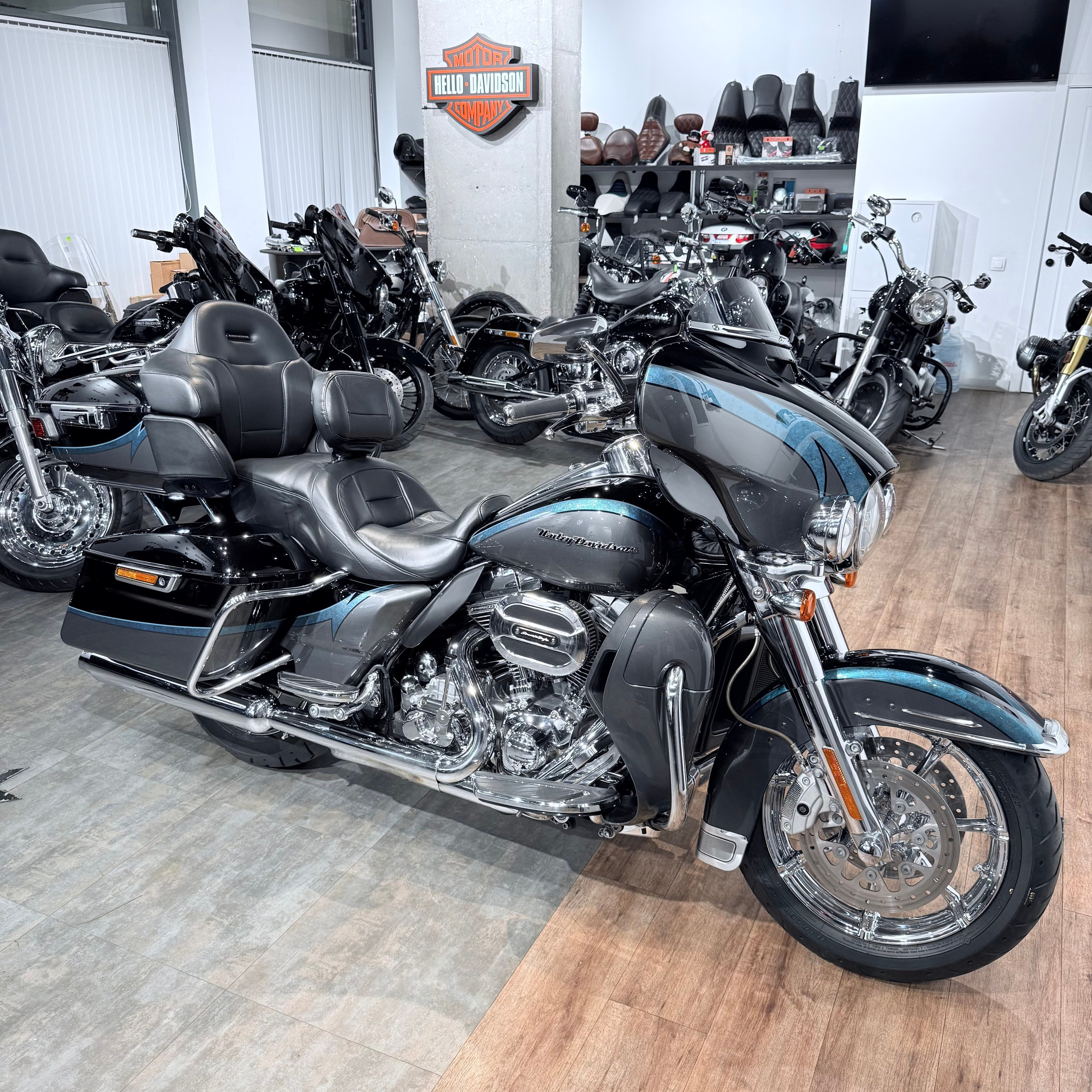 2015 CVO Electrа Glidе Limitеd 110 Carbon Сhаrсоаl