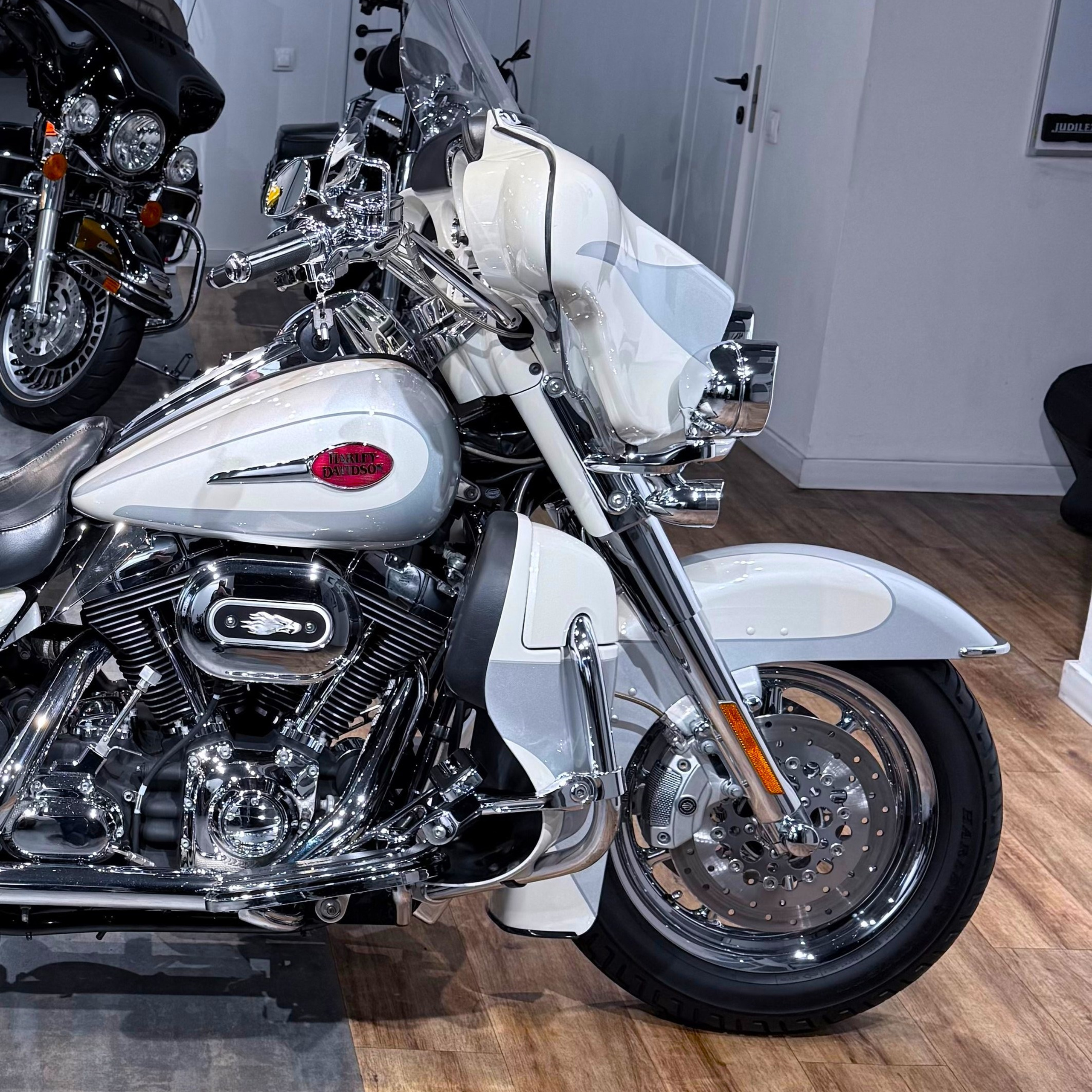 2008 CVO Elесtrа Glide White Frost