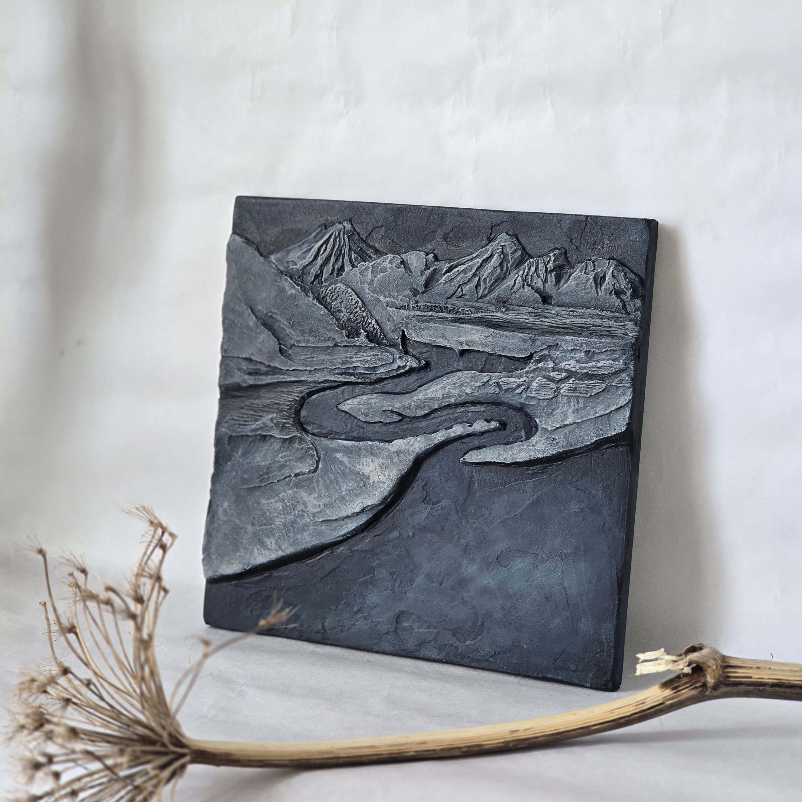 Вулканический дом. Авторские скульптурные панно на заказ | Художник-скульптор ᒪᗩ•ᕲᑌШᗩ (ВЛада)