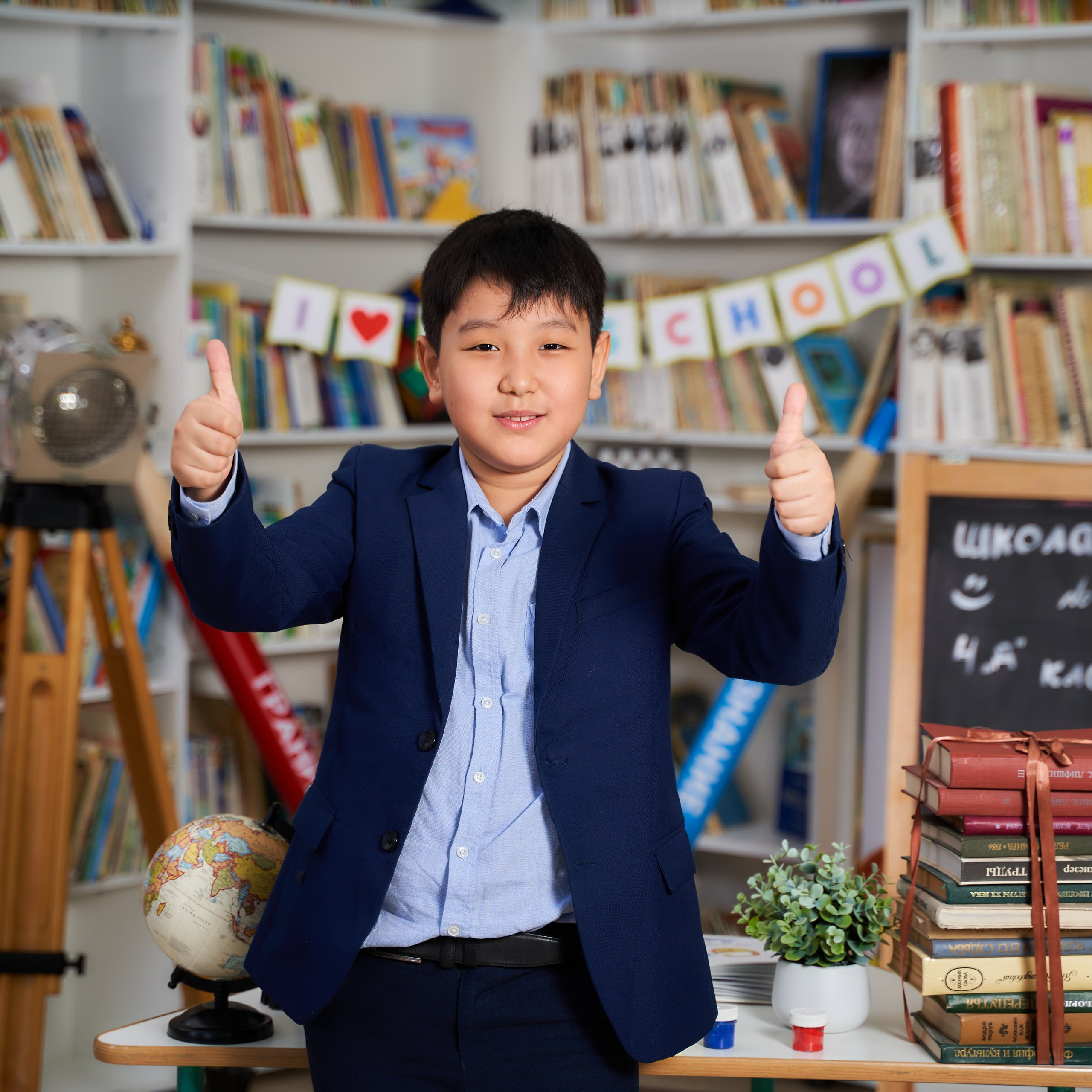 Альбомы для первых и четвертых классов. Начальная школа. Школьный фотограф в Уральске, студия | Классный Школьный Альбом