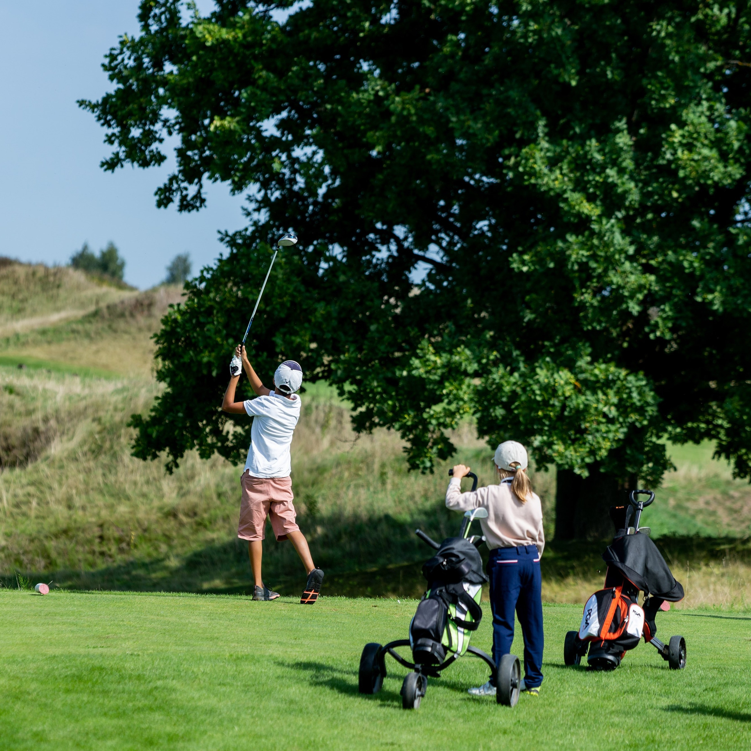 о том как проходит смена детского летнего лагеря по гольфу RNGC